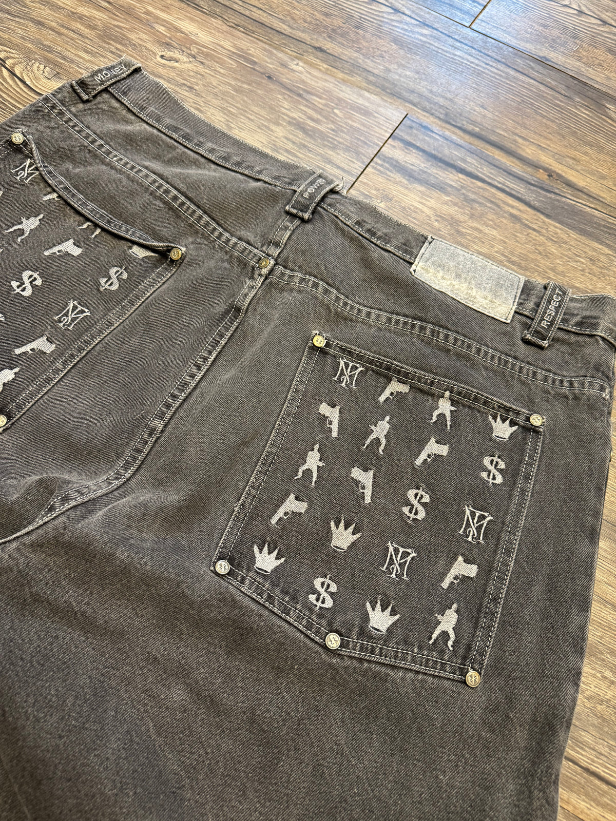 SCARFACE BAGGY DISTRESSED DENIM JORTS (36)