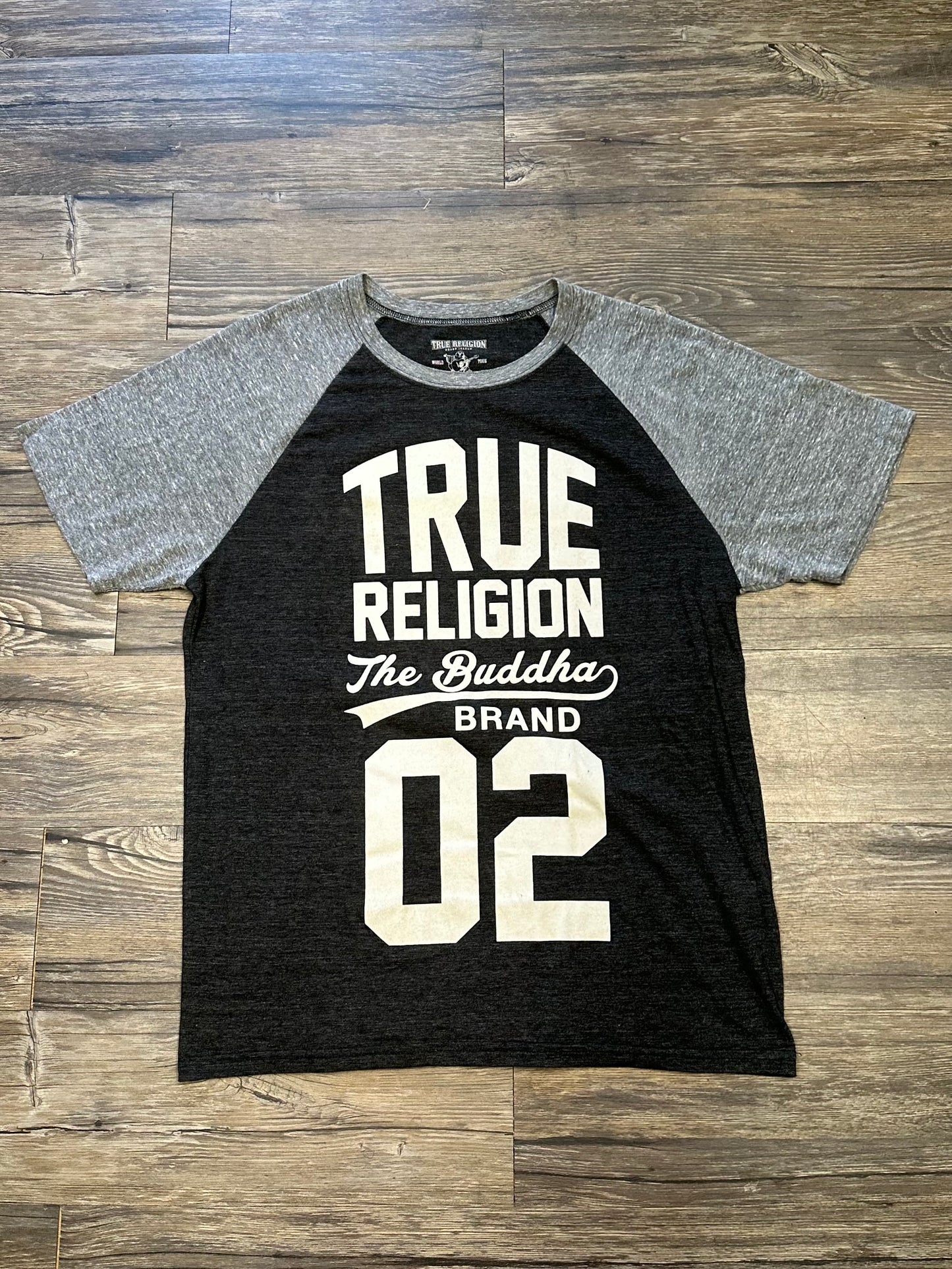 TRUE RELIGION 02 GRAPHIC T-SHIRT (MEDIUM)