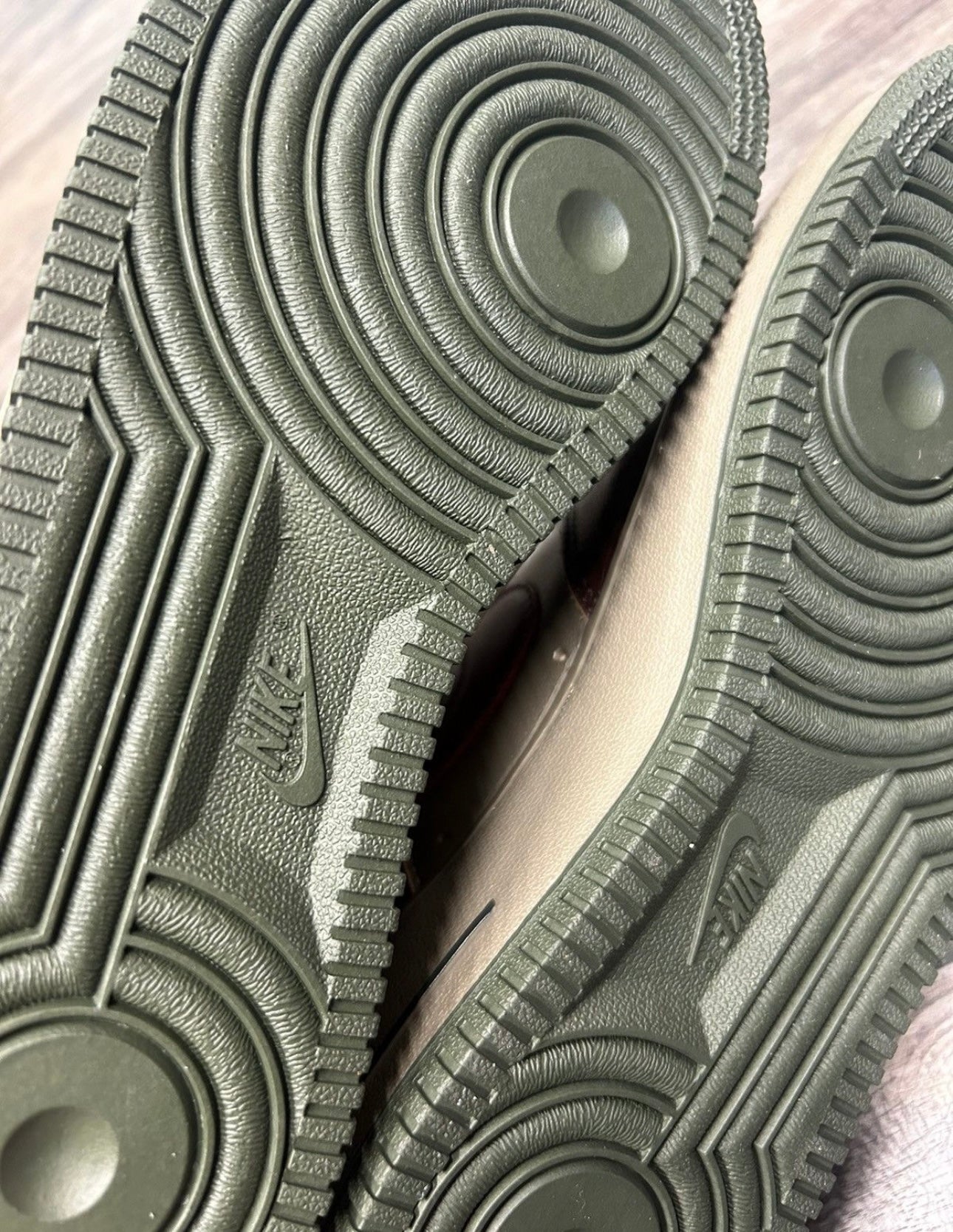 AIR FORCE 1 PREMIUM SNEAKERS (M 9)