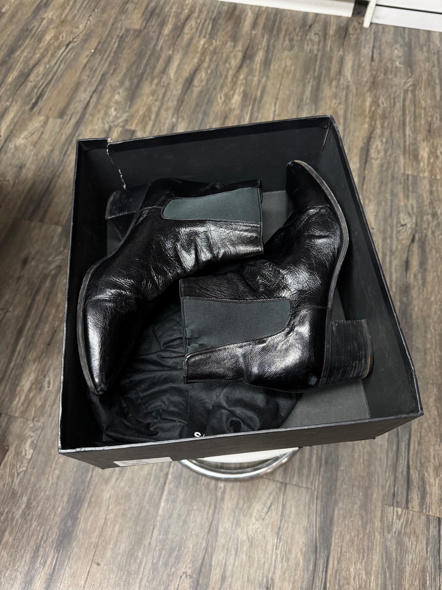 SAINT LAURENT HEDI SLIMANE 60S BLACK PATENT CHELSEA BOOTS (44.5)