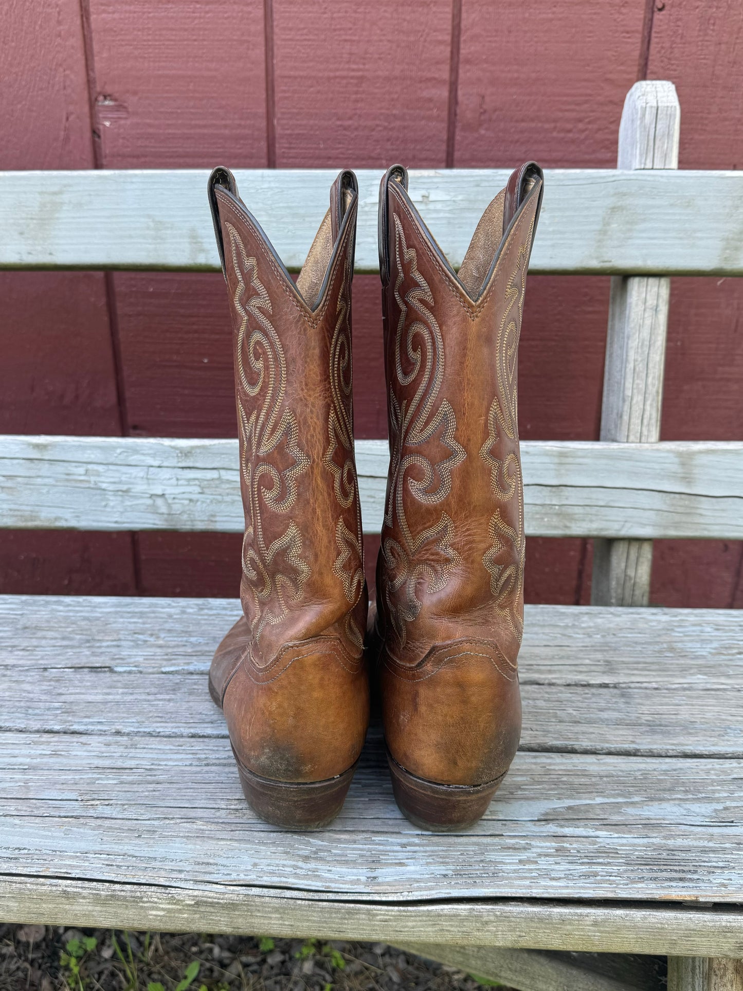 COWBOY BOOTS 100% GENUINE (10.5)
