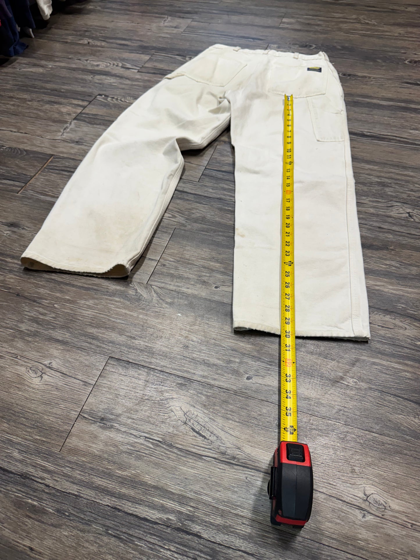 OSHKOSH VINTAGE OFF WHITE DISTRESSED JEANS (30)