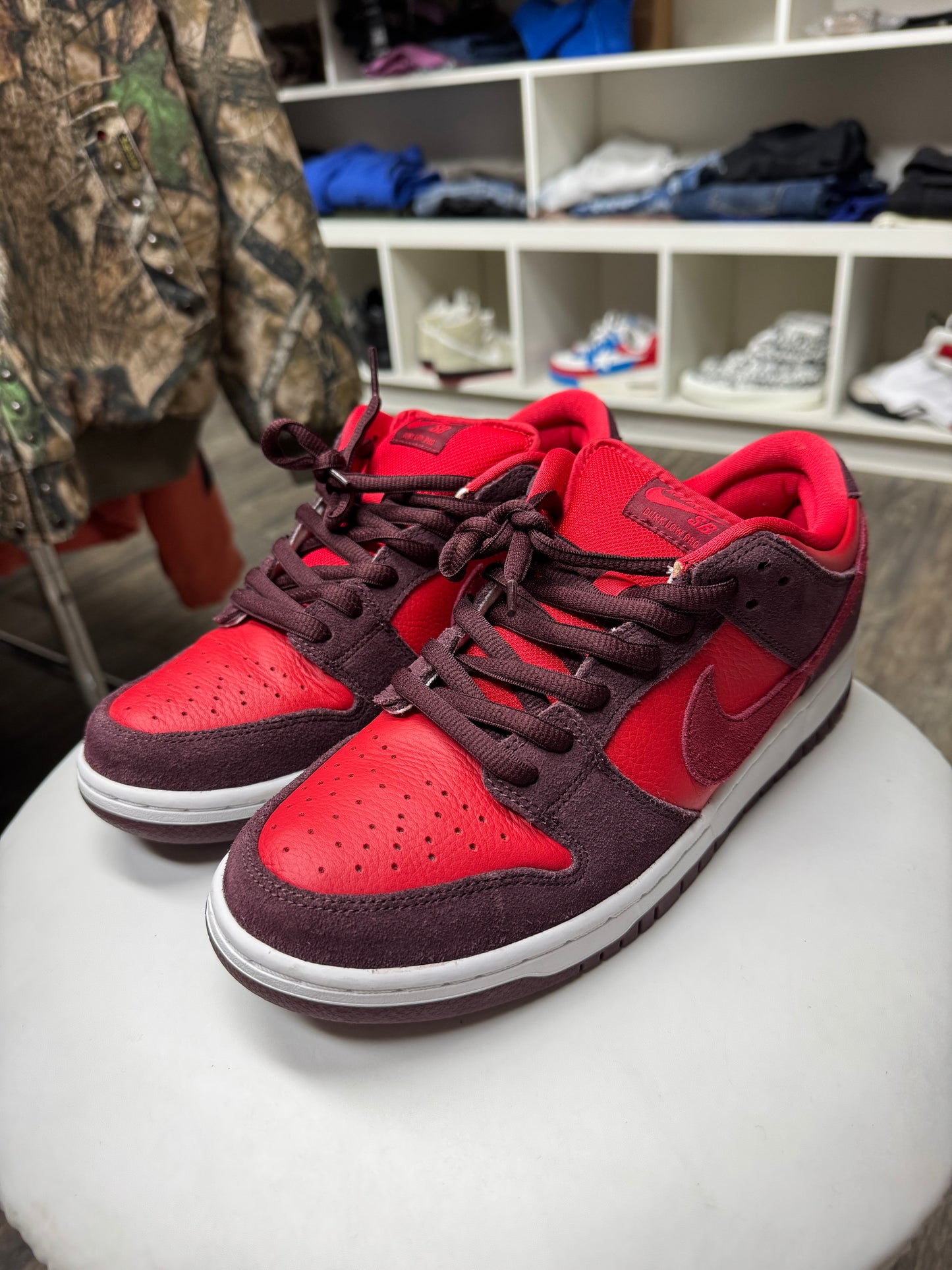 NIKE SB “CHERRY” LOW (9.5)
