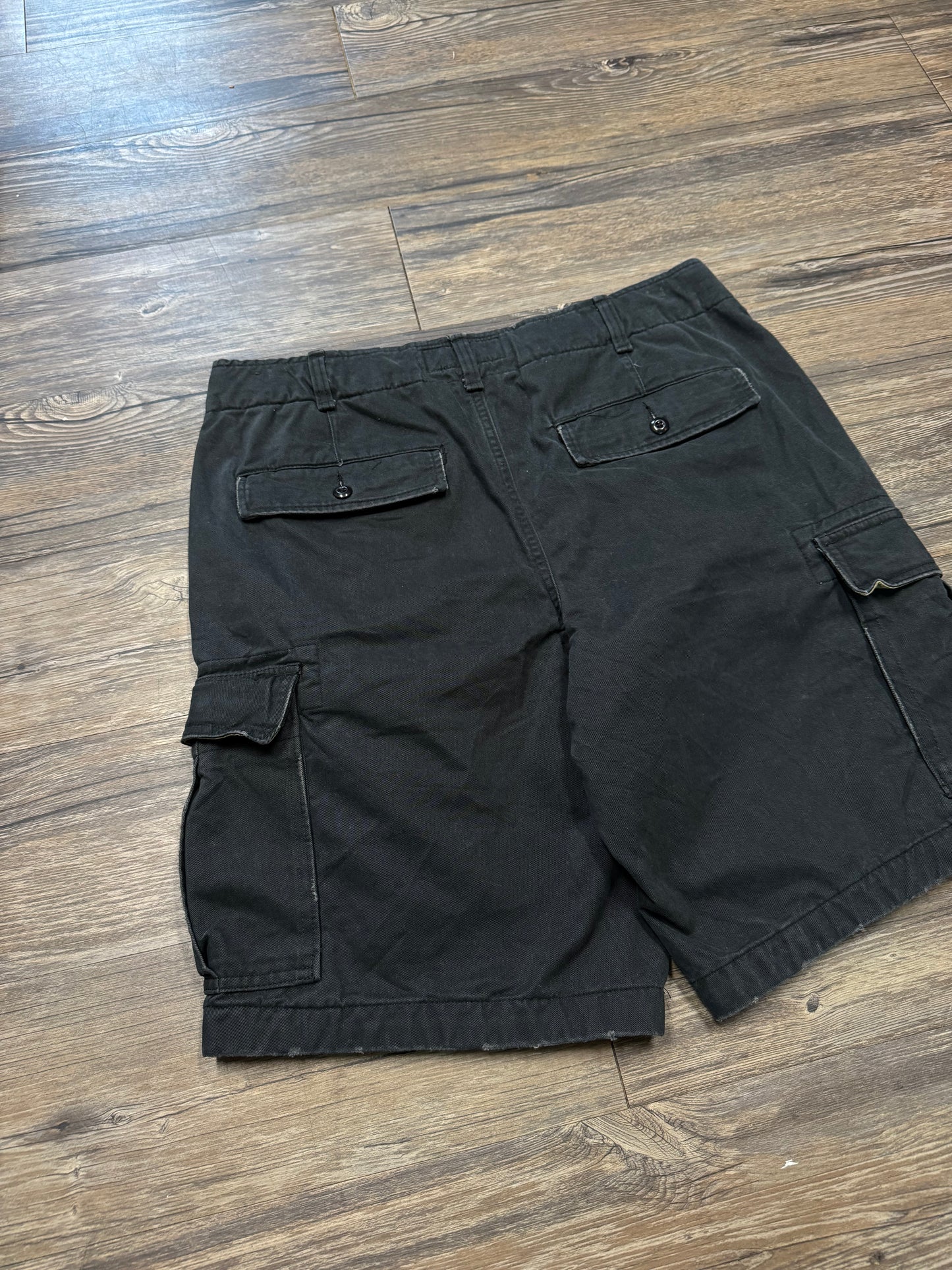 ABERCROMBIE & FITCH VINTAGE 2000S CARGO SHORTS (32)