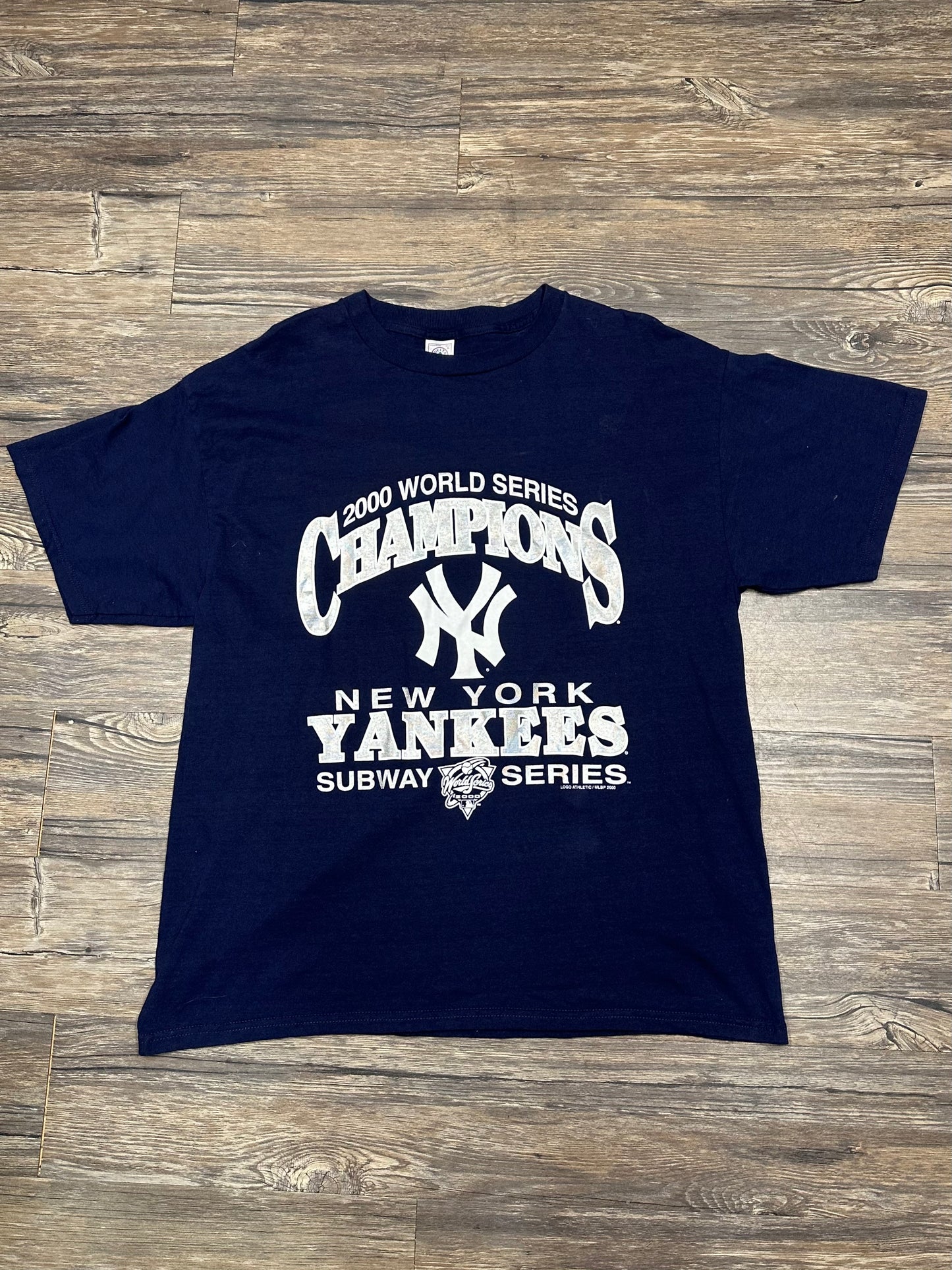 2000’s YANKEES WORLD SERIES CHAMPIONS T-SHIRT (XL)