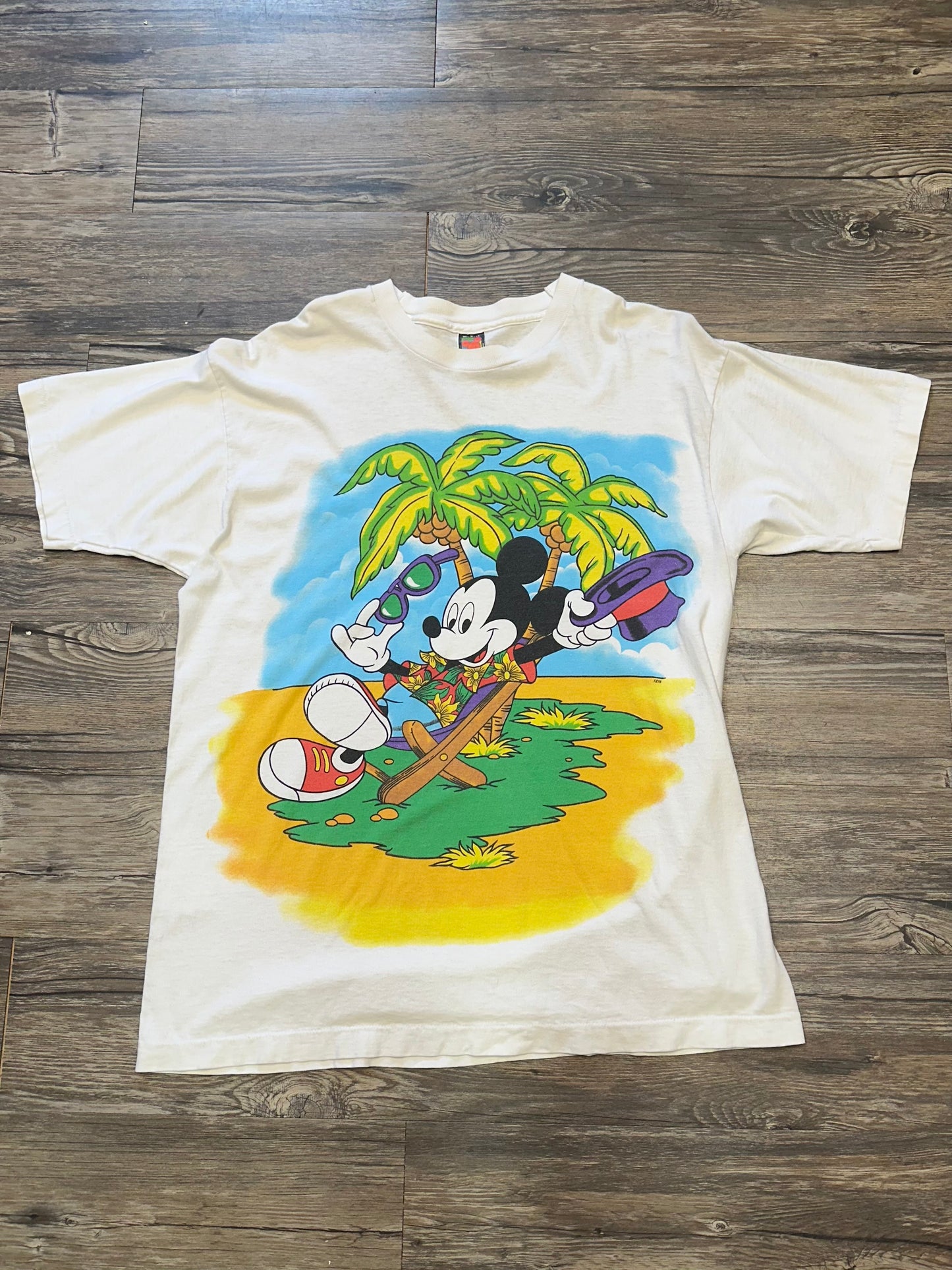 MICKEY MOUSE VACATION GRAPHIC T-SHIRT (LARGE)