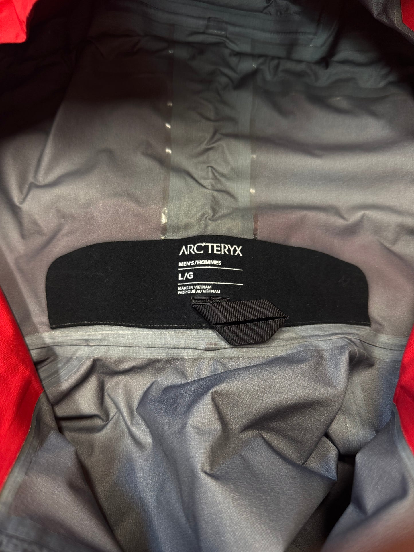 ARC'TERYX BETA AR RED RAIN SHELL (L)