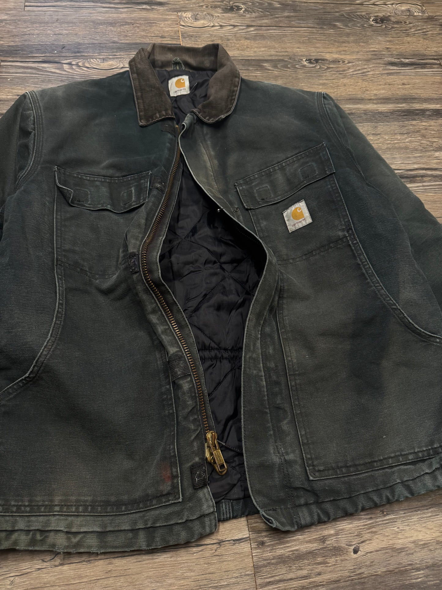 CARHARTT DISTRESSED TEXTURED WORKWEAR JACKET (LARGE)