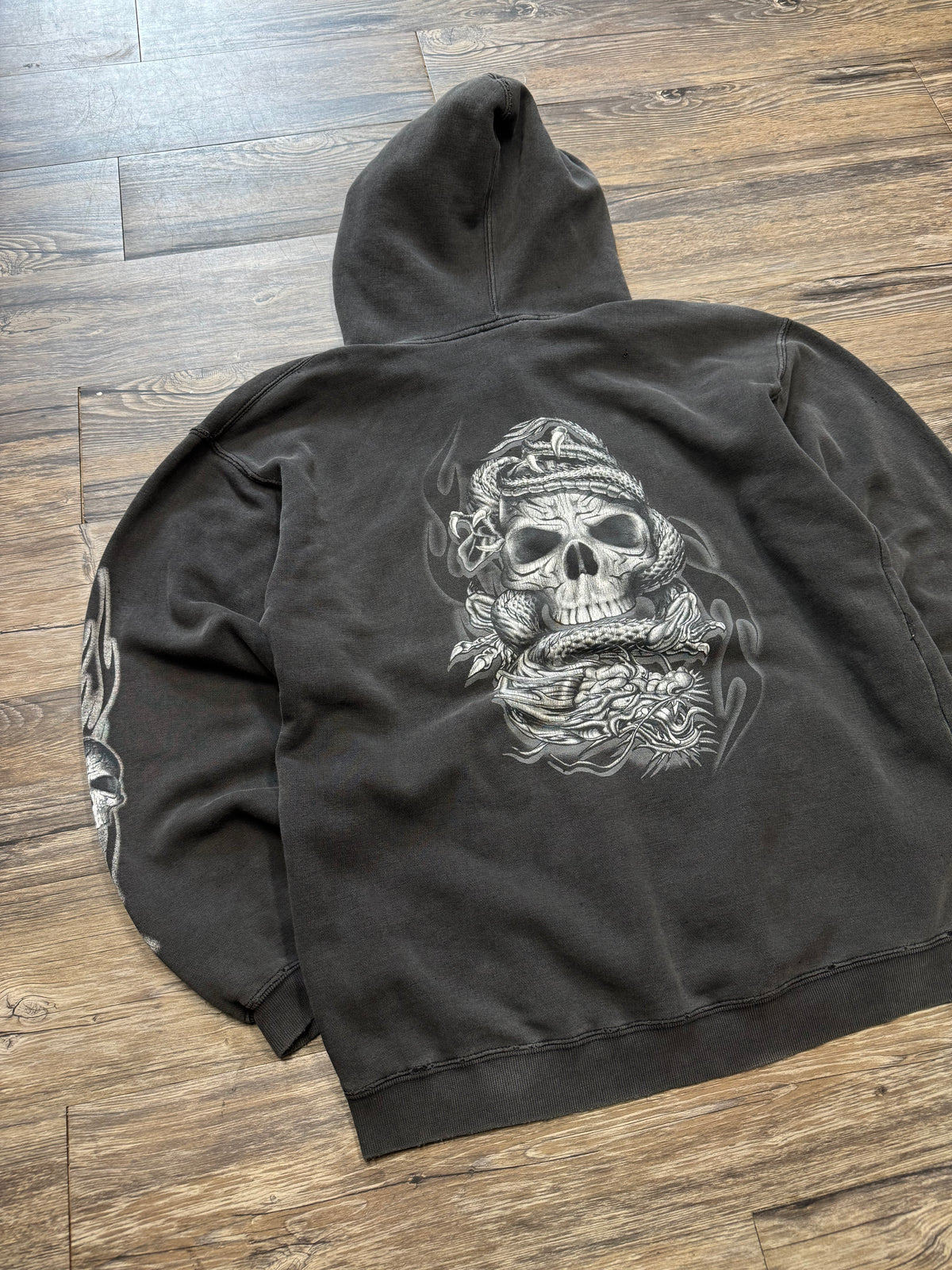 TOP HEAVY FADED & DISTRESSED SKULLY HOODIE (L)