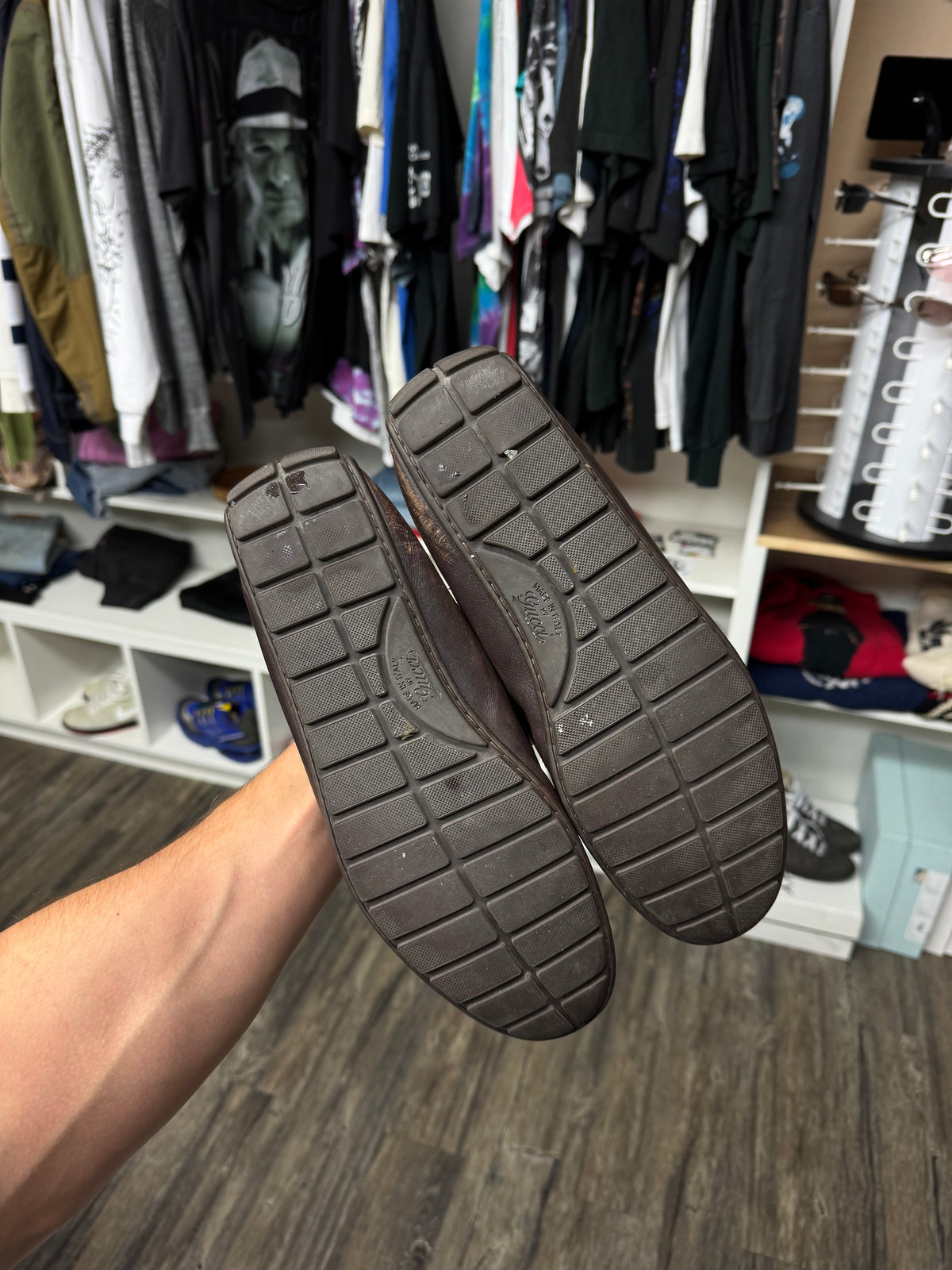 GUCCI ENGRAVED LEATHER BOAT SHOES (10.5)