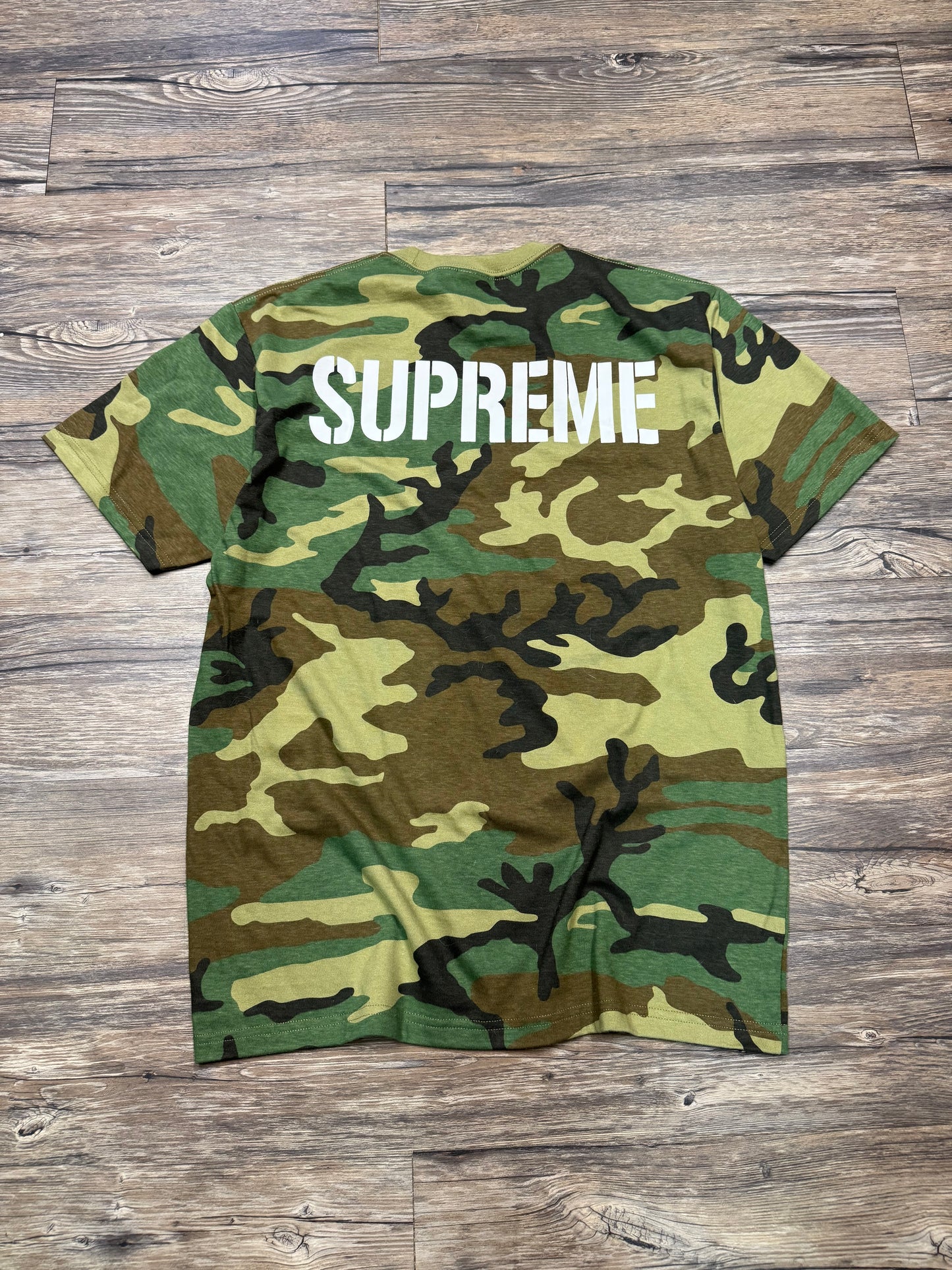 SUPREME WORLD FAMOUS CAMO TEE (M)