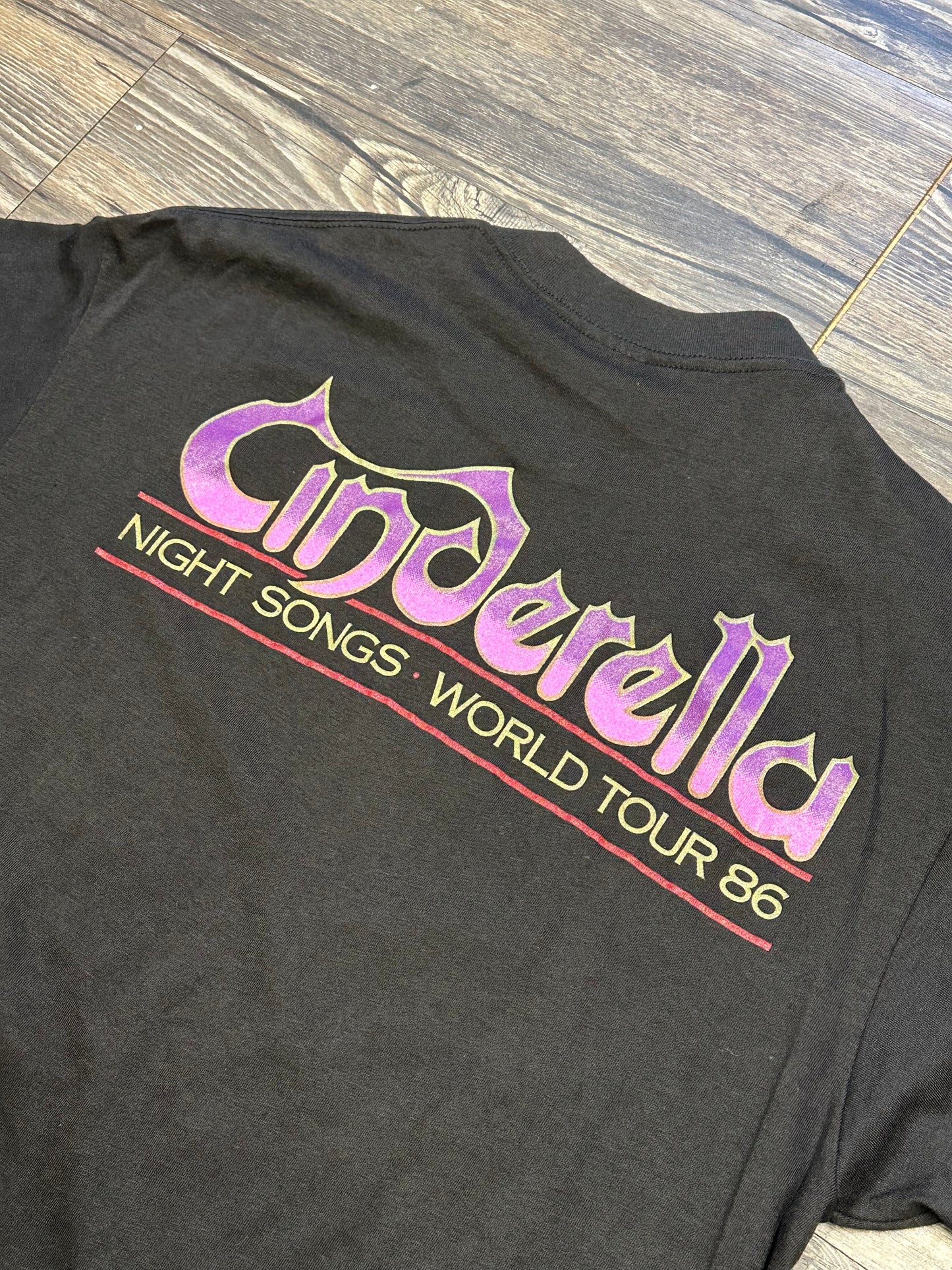 VINTAGE CINDERELLA GRAPHIC BAND T-SHIRT (XL)