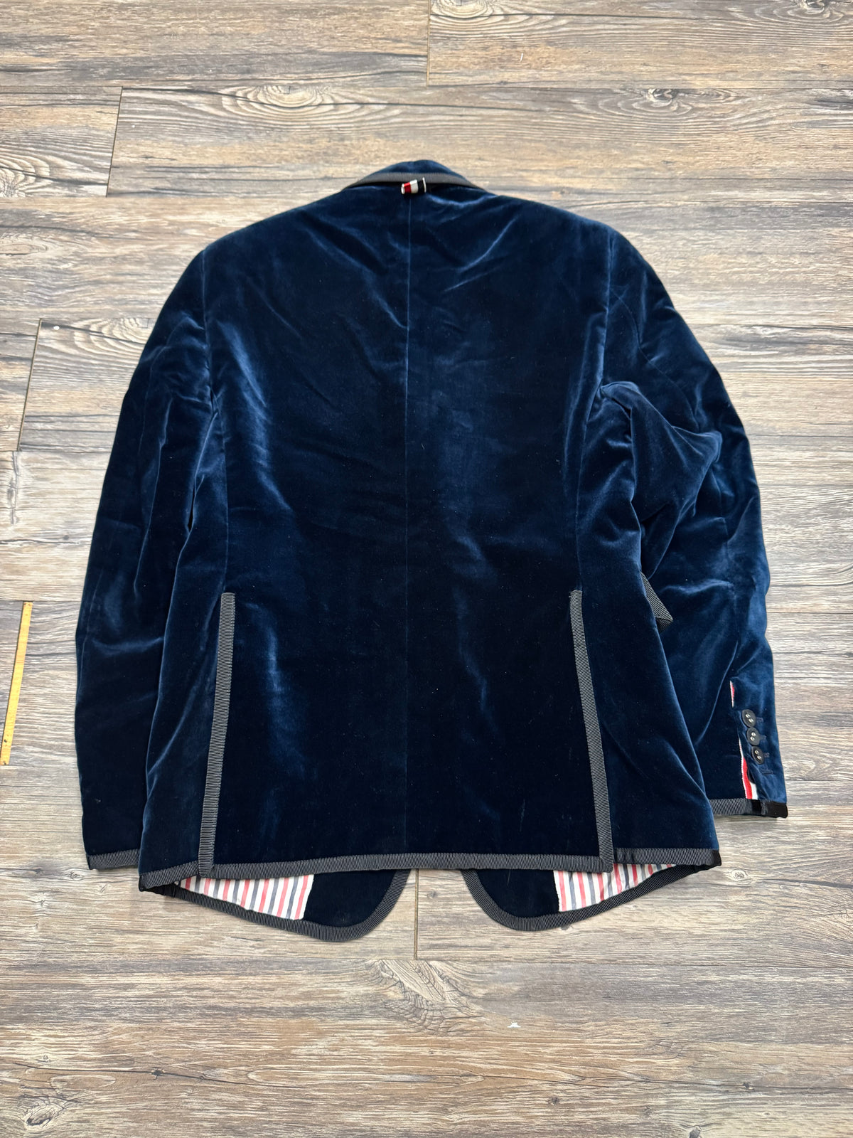 THOM BROWNE COLLEGIATE VELOUR BLAZER (1)