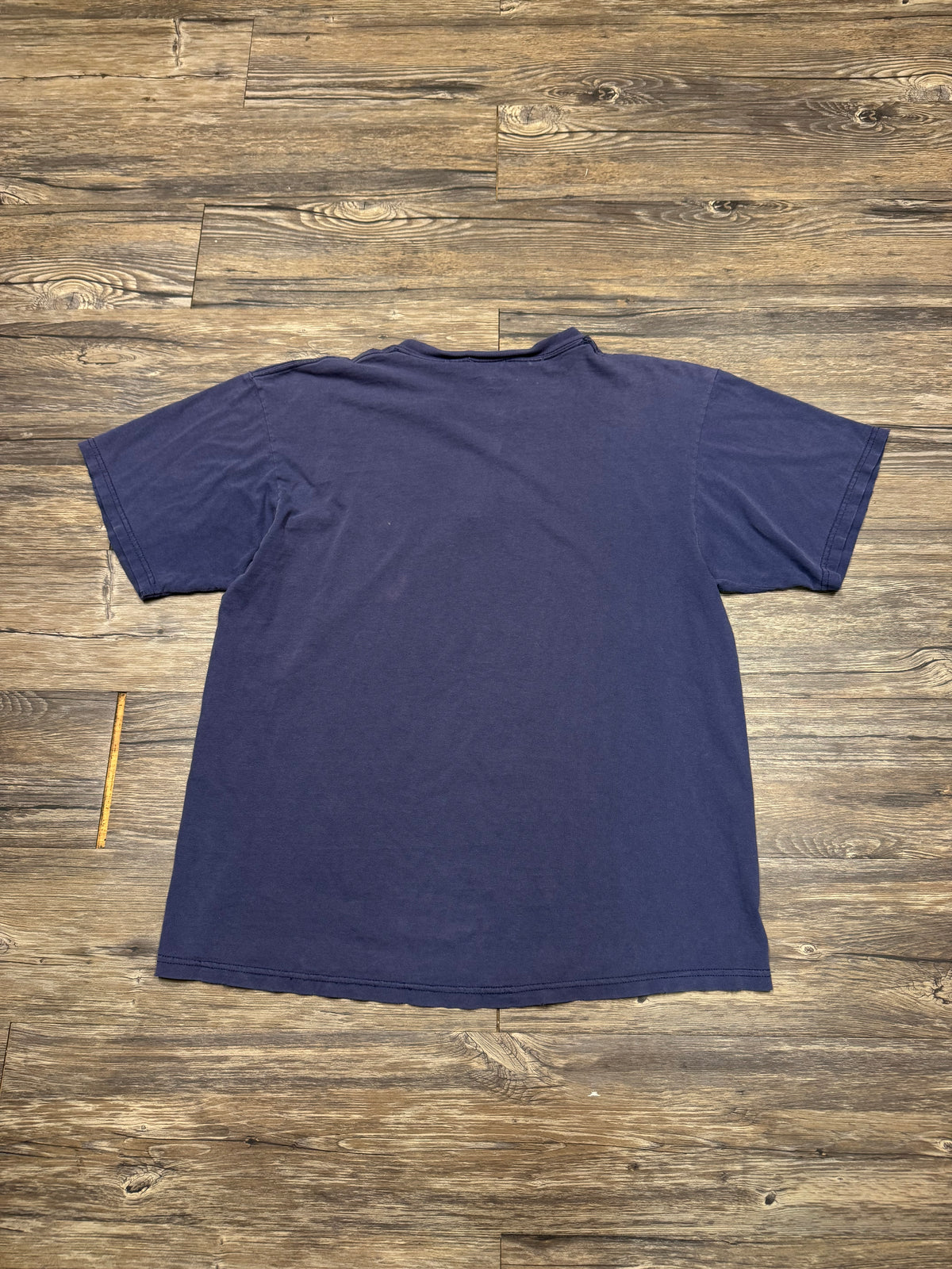 NIKE VINTAGE 90’s CENTER SWOOSH BASKETBALL LOGO T-SHIRT (M)