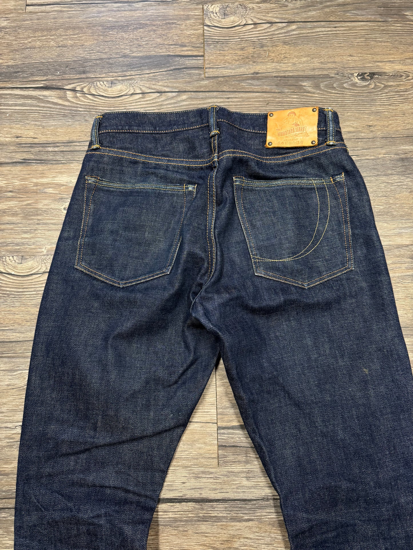 MOMOTARO DARK BLUE SELVEDGE DISTRESSED JEANS (31)