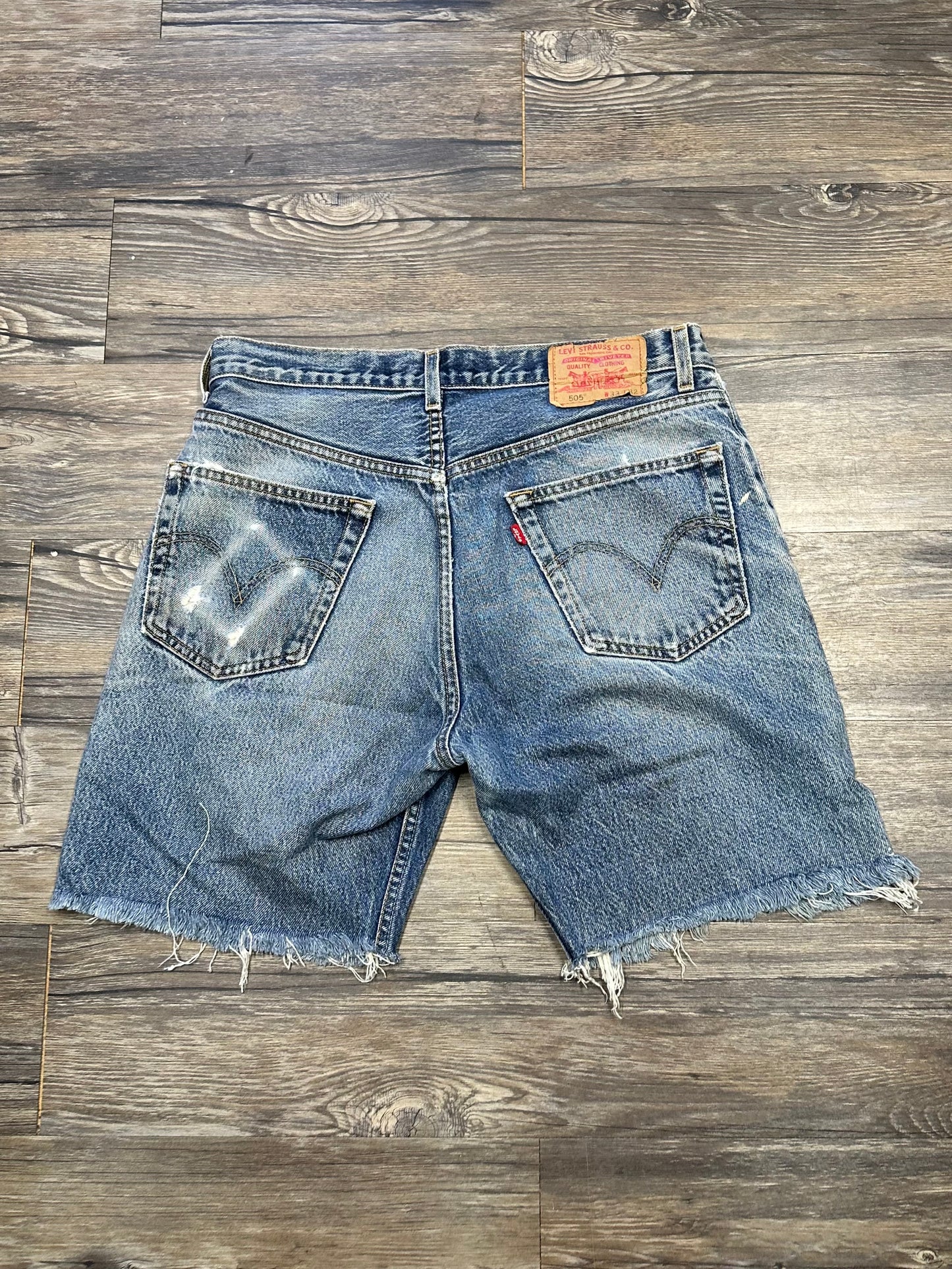 LEVIS DISTRESSED JORTS (33)