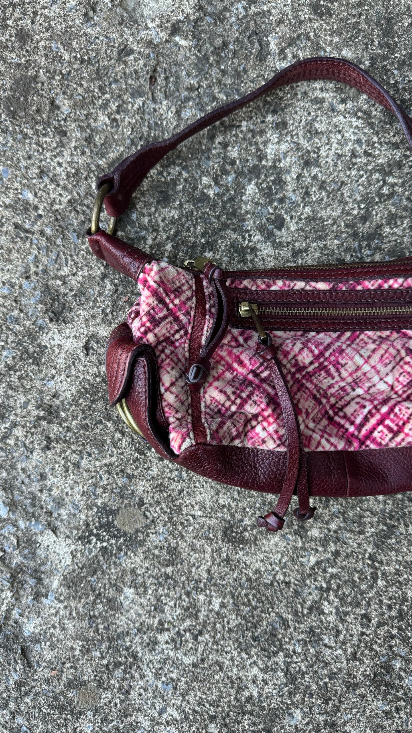 FELT HAND PURSE