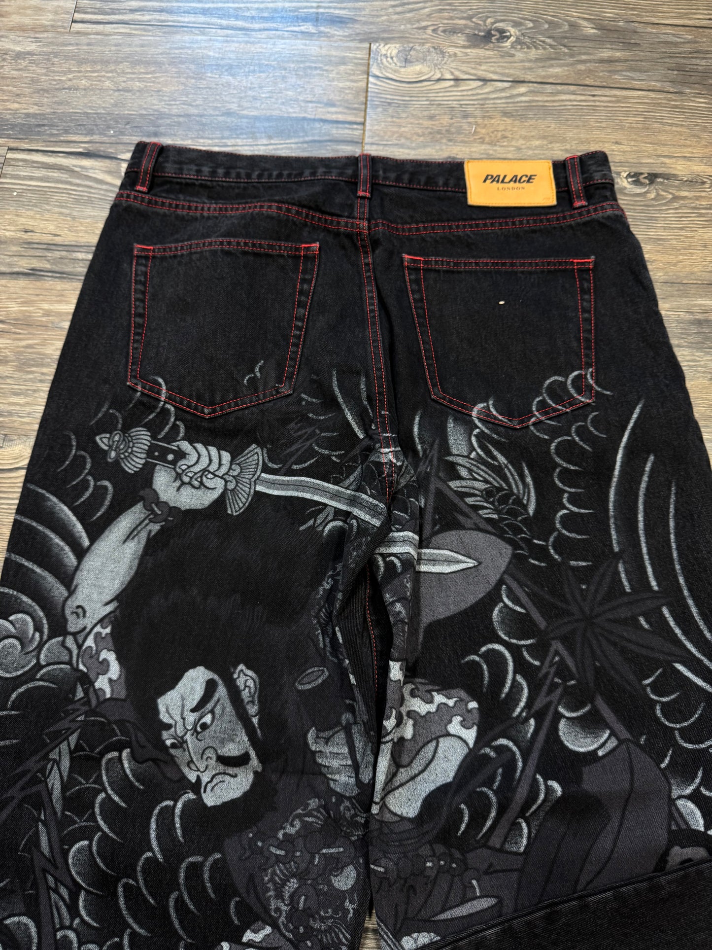 PALACE FW25 SUSANOO P90 STENCIL BAGGY DENIM (34)