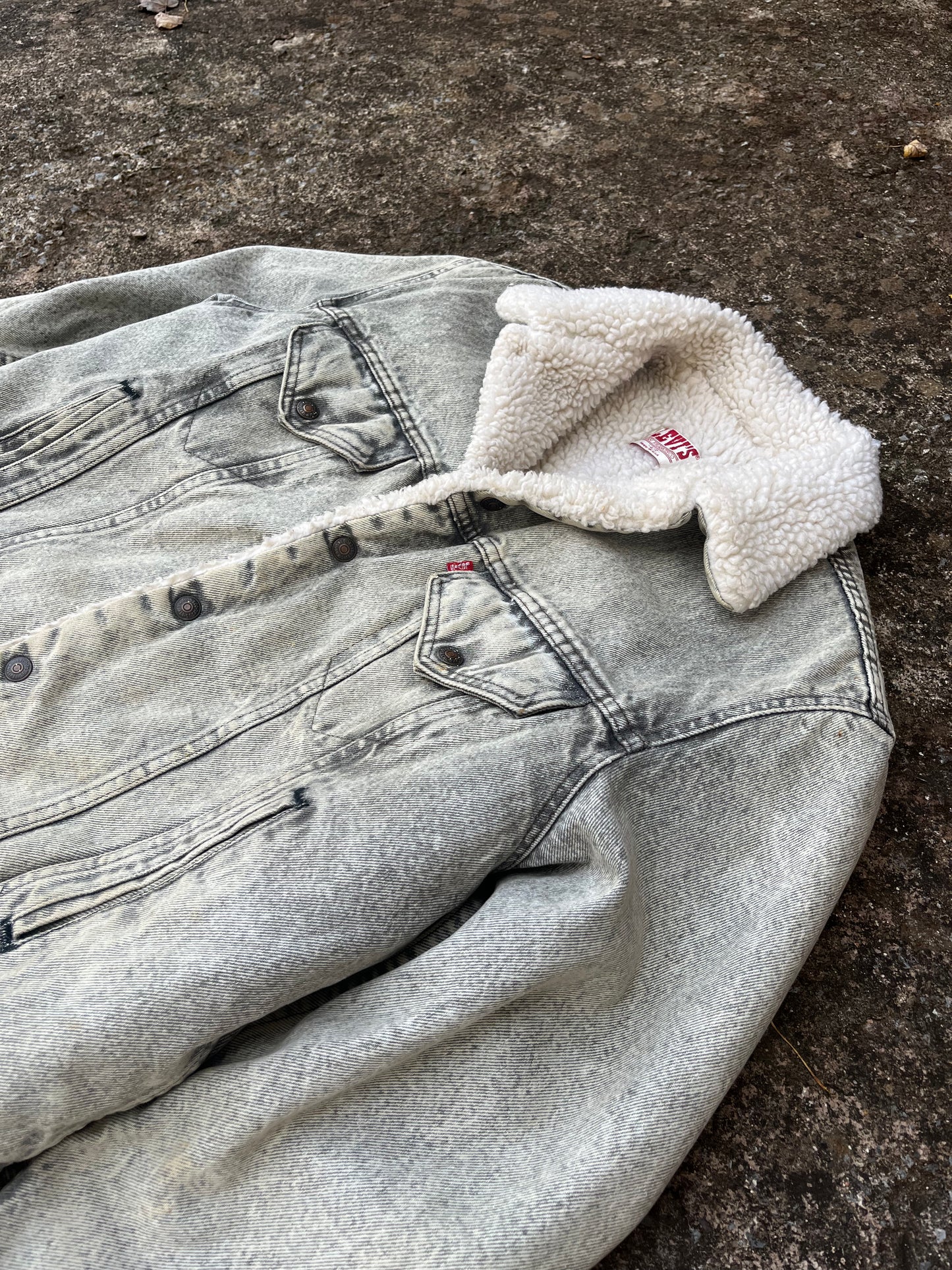 VINTAGE LEVI'S SHERPA LINED TRUCKER JACKET (M)