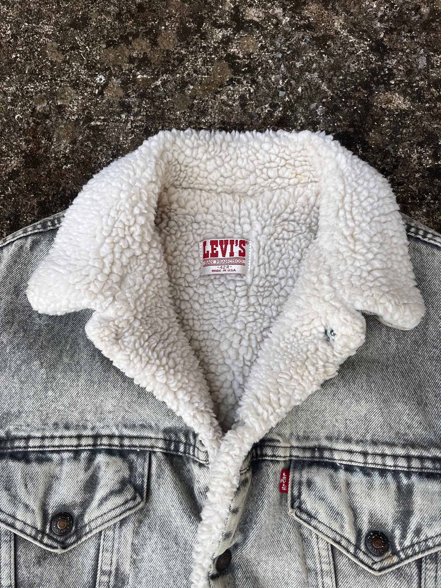 VINTAGE LEVI'S SHERPA LINED TRUCKER JACKET (M)
