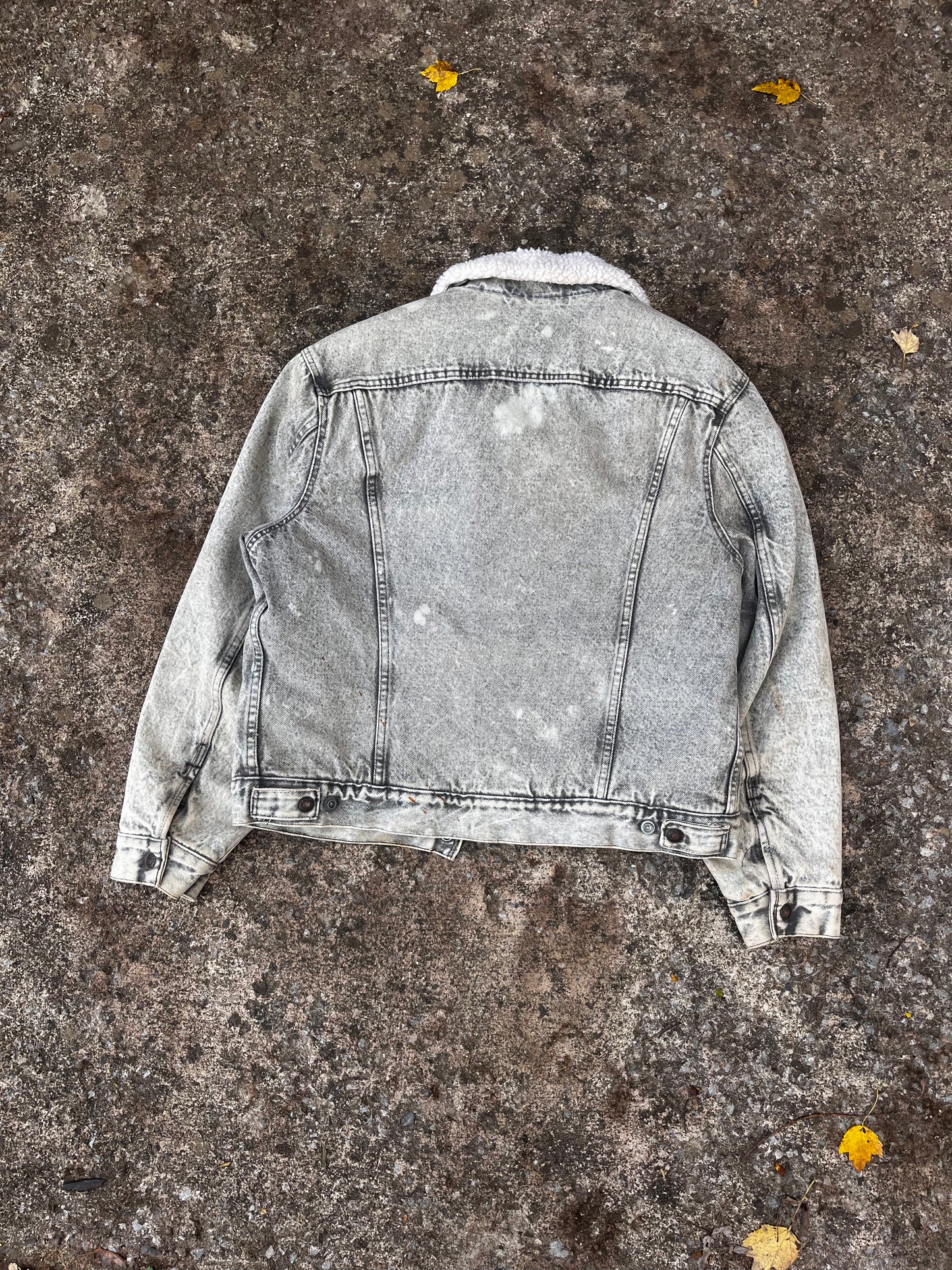 VINTAGE LEVI'S SHERPA LINED TRUCKER JACKET (M)