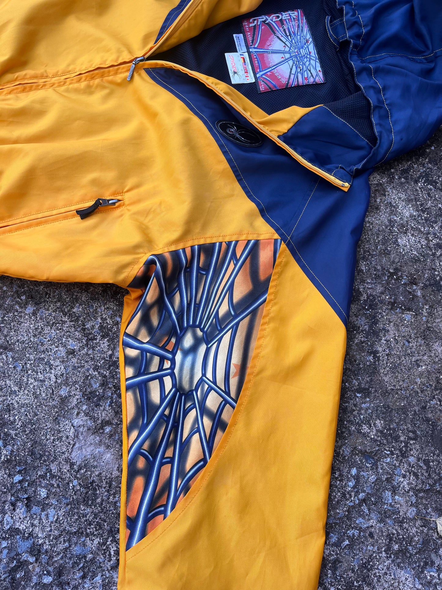 VINTAGE SPYDER MESH LINED HOODED JACKET (L)