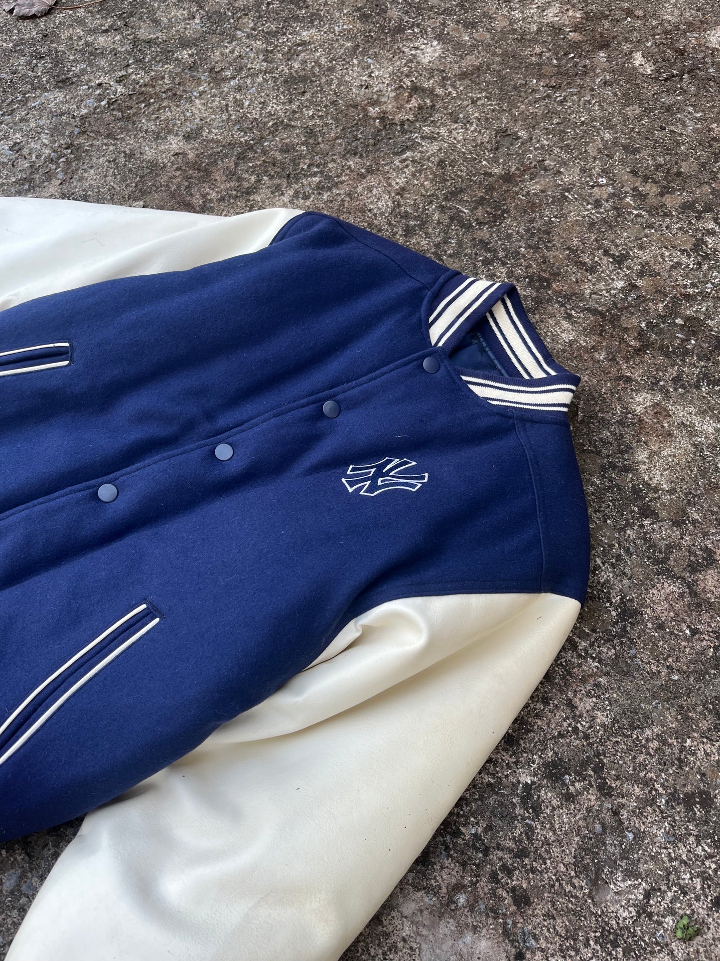 VINTAGE NY YANKEES BOMBER JACKET (XS)