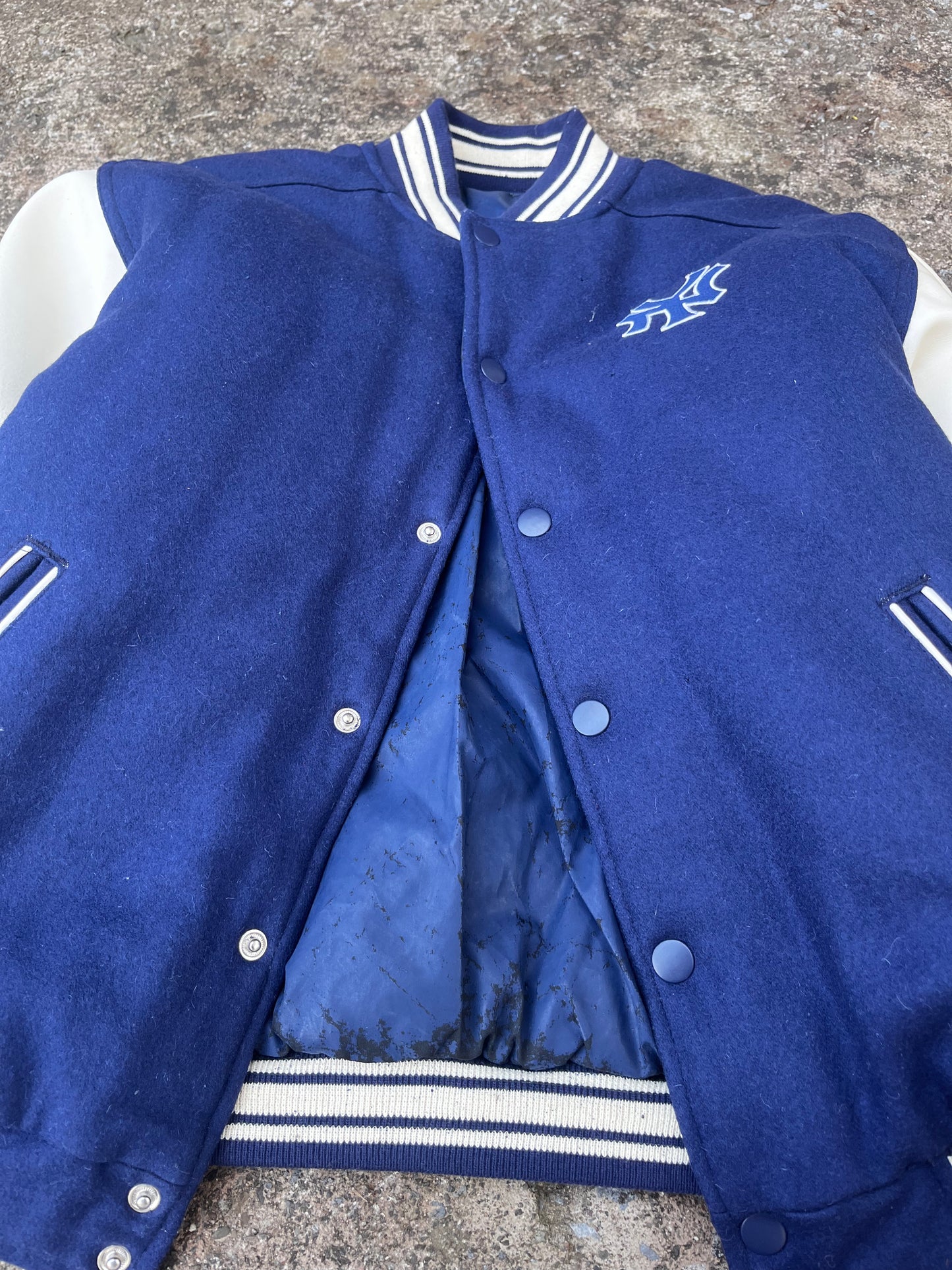 VINTAGE NY YANKEES BOMBER JACKET (XS)