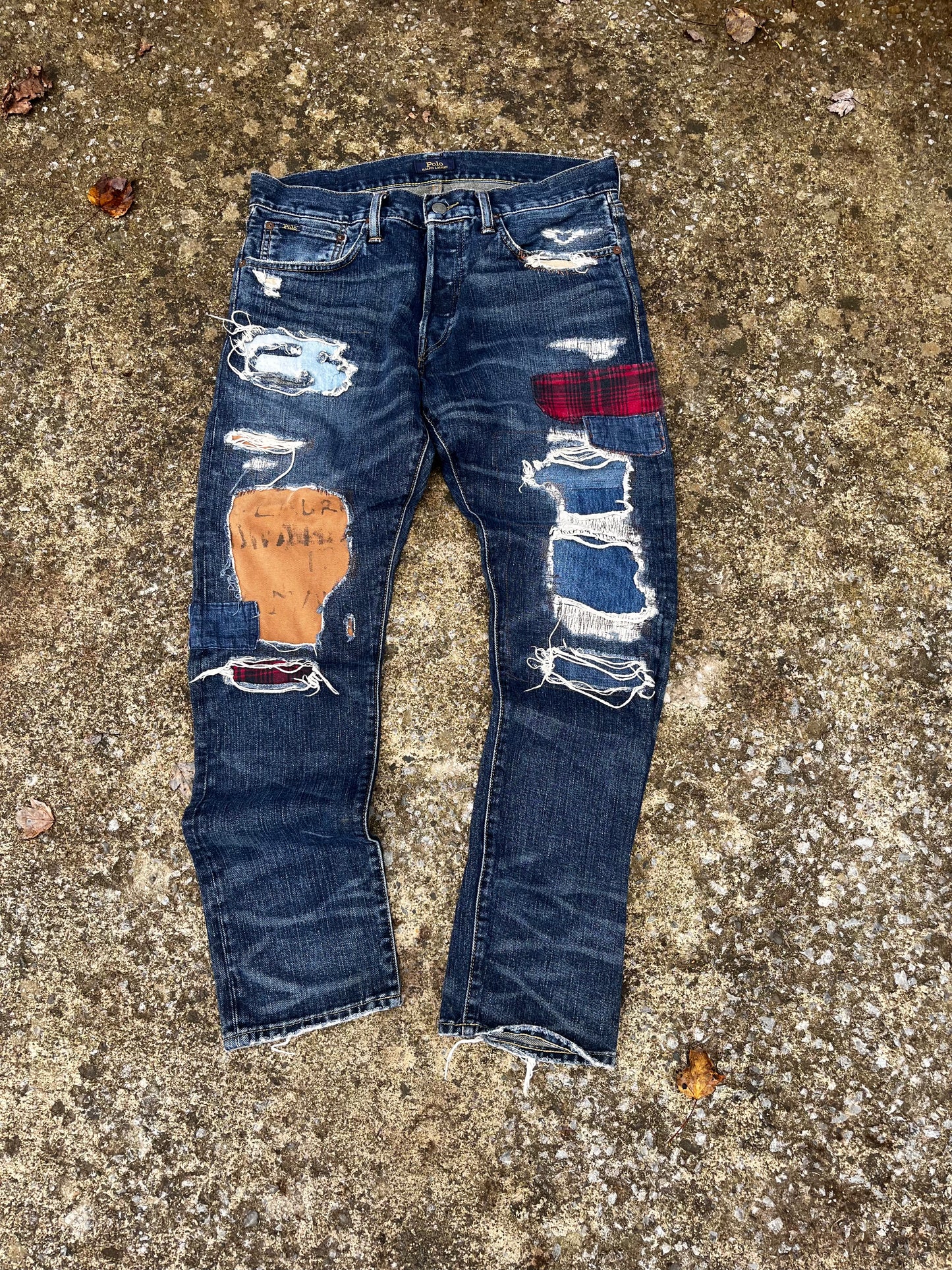 POLO RALPH LAUREN DISTRESSED & REPAIRED JEANS (32)