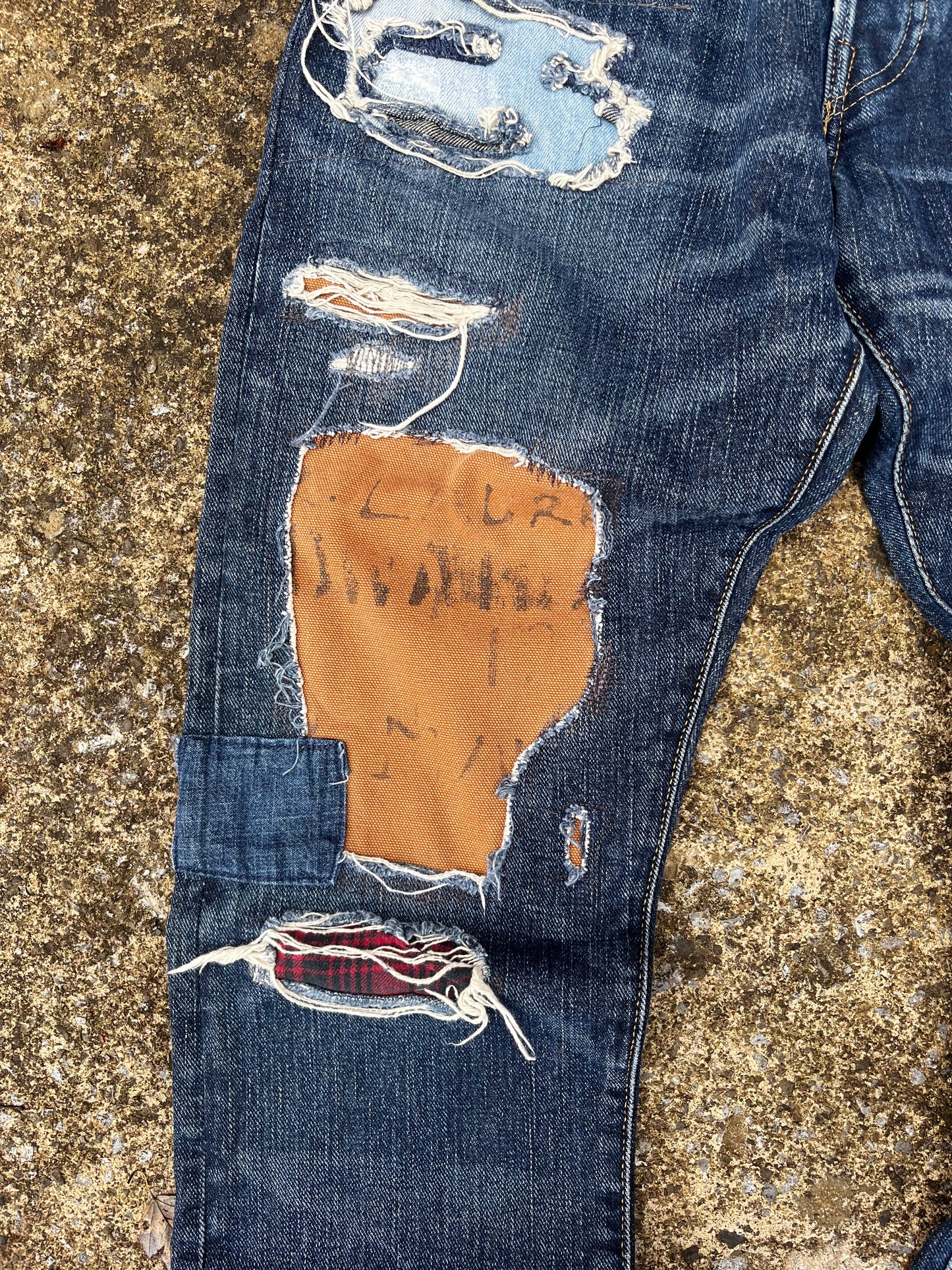 POLO RALPH LAUREN DISTRESSED & REPAIRED JEANS (32)
