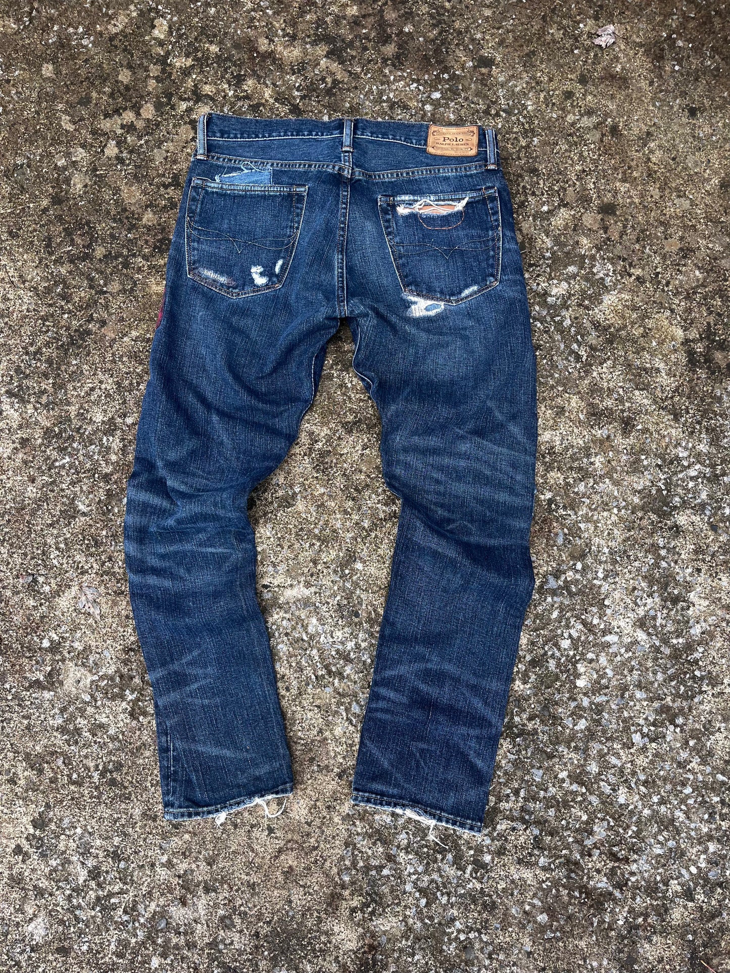 POLO RALPH LAUREN DISTRESSED & REPAIRED JEANS (32)