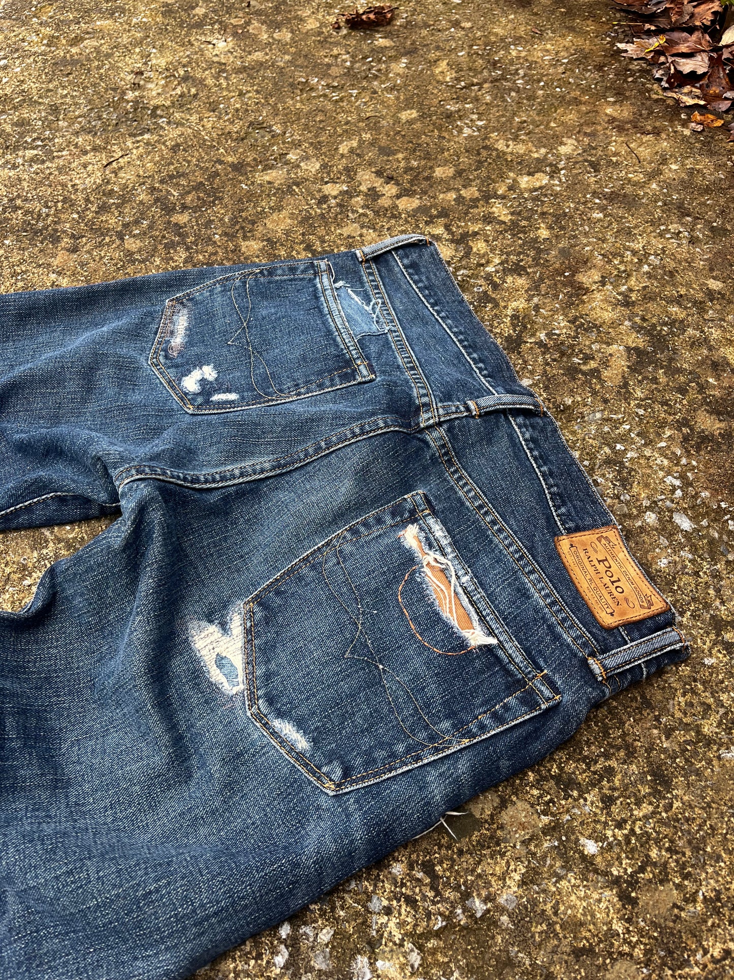 POLO RALPH LAUREN DISTRESSED & REPAIRED JEANS (32)