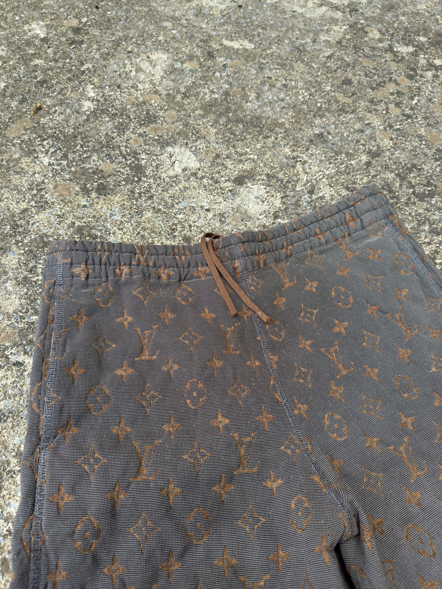 LOUIS VUITTON BROWN MONOGRAM SHORTS (MEDIUM)