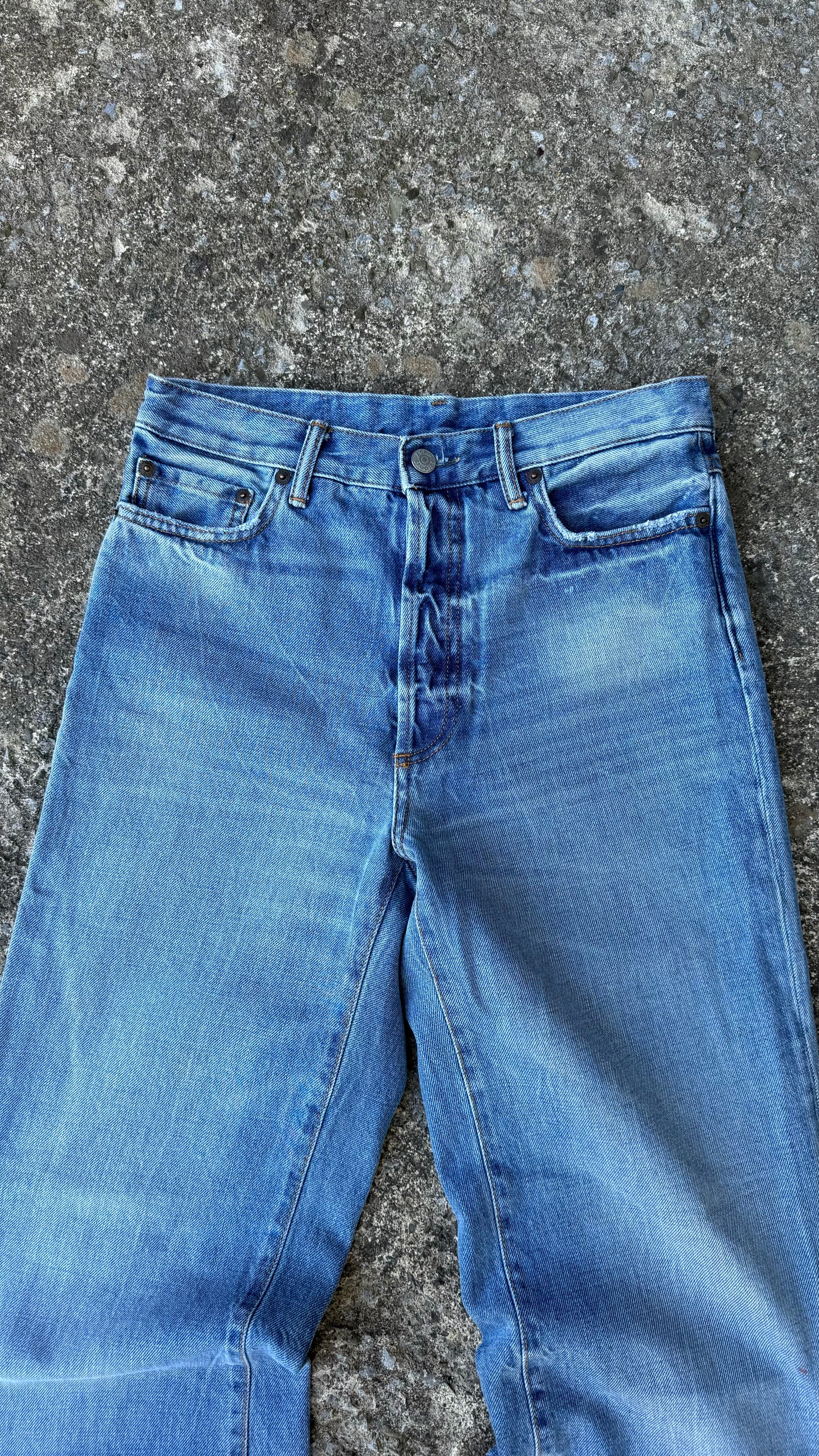 ACNE STUDIOS LIGHTWASH FLARE JEANS (29)