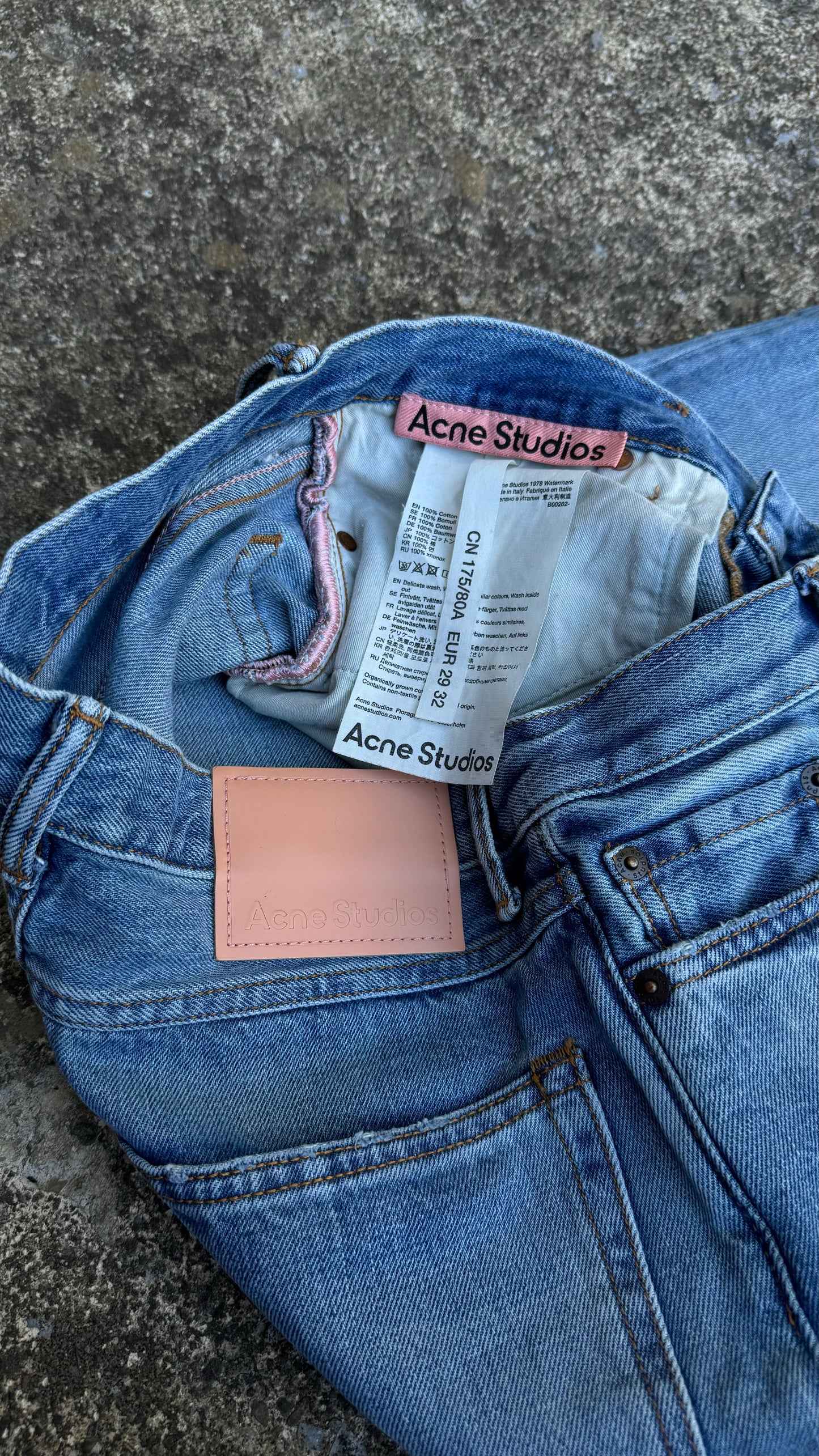 ACNE STUDIOS LIGHTWASH FLARE JEANS (29)