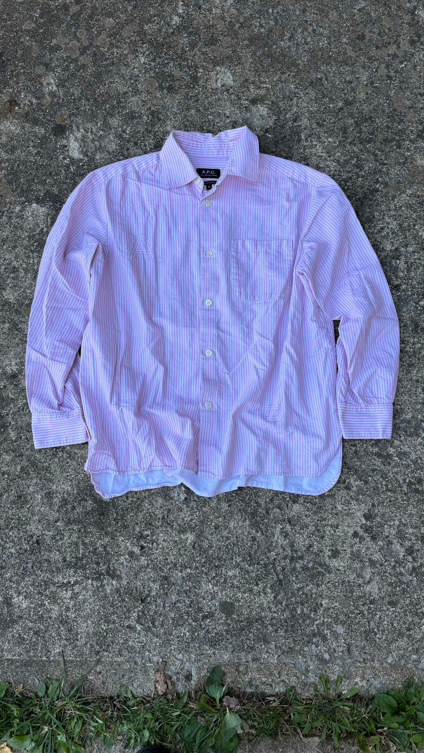 APC STRIPED BUTTON-UP SHIRT (M)
