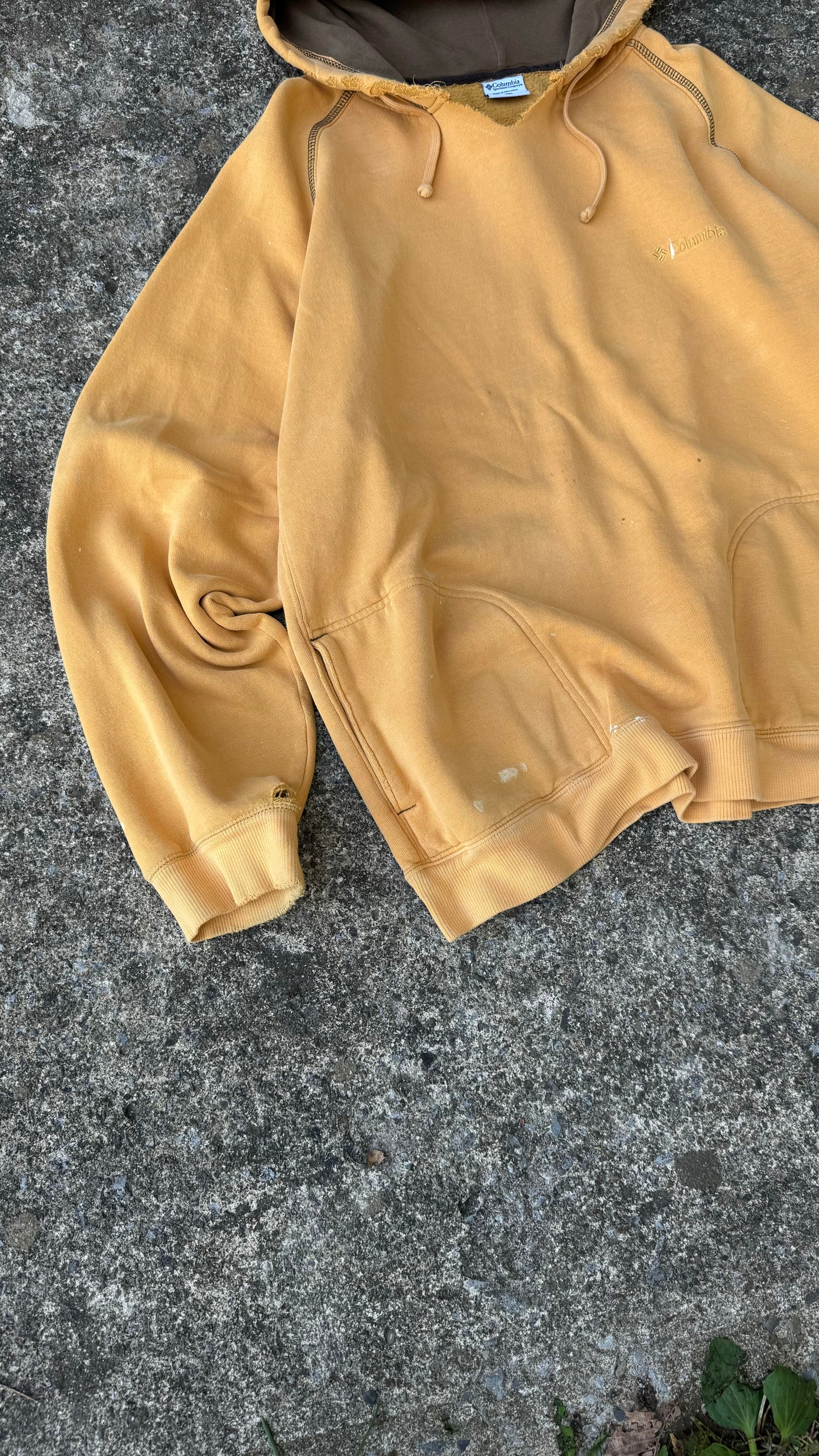 VINTAGE YELLOW COLUMBIA SWEATSHIRT (L)