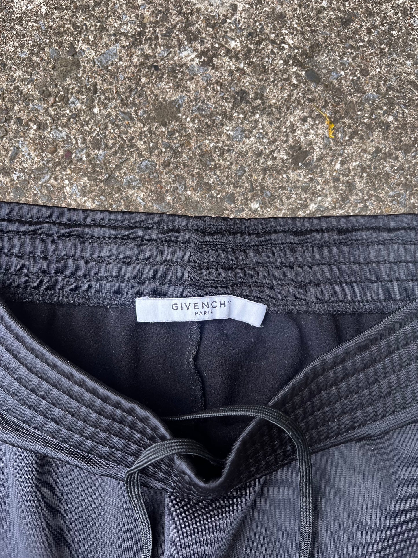 GIVENCHY TRACKSUIT SHORTS (32)