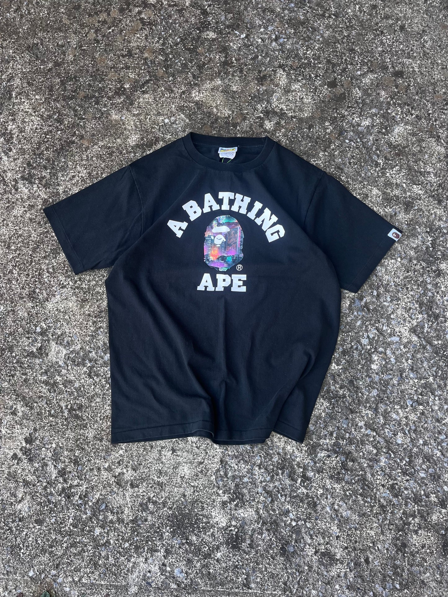 A BATHING APE SKYLINE LOGO TEE (M)
