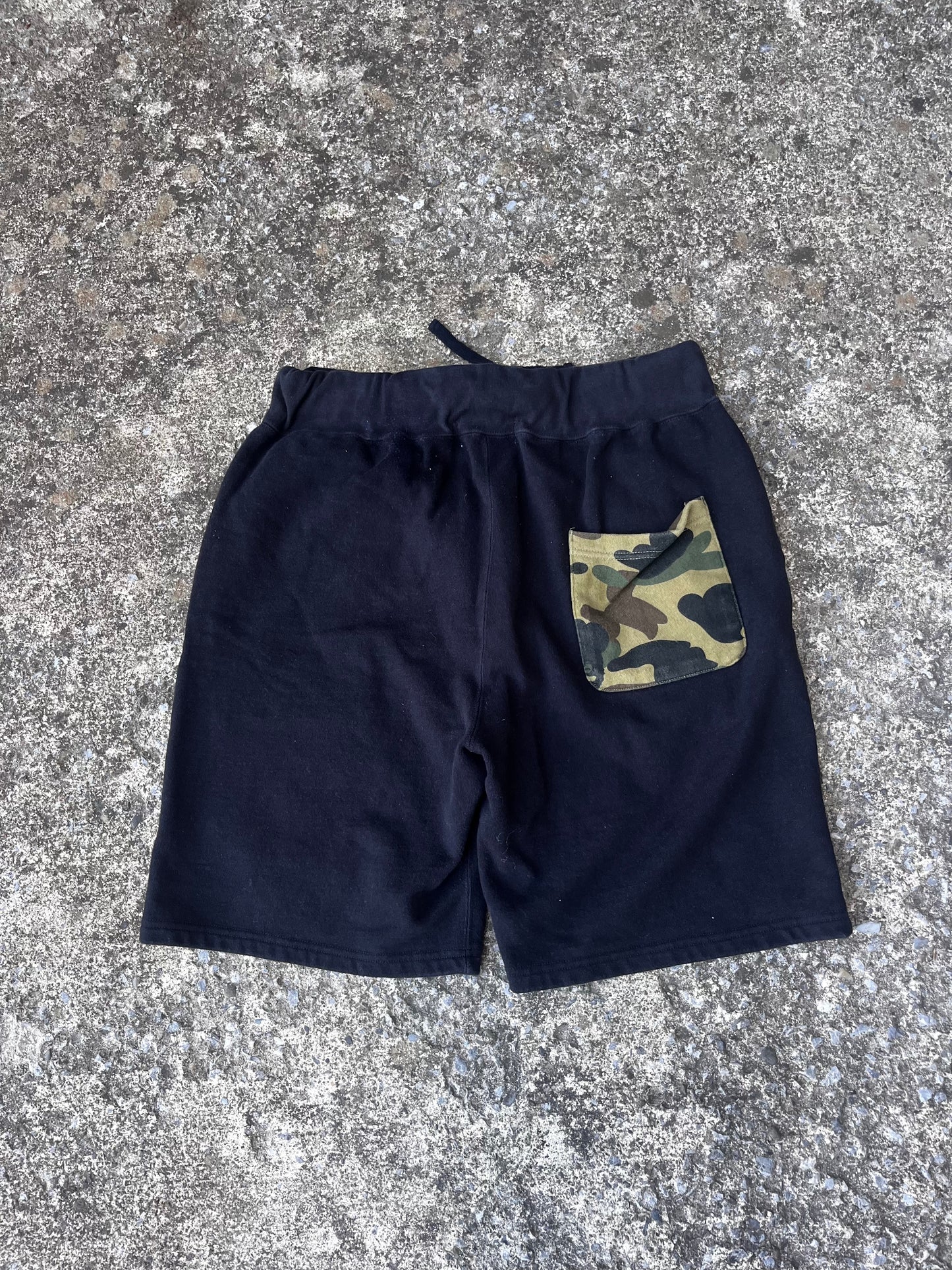 A BATHING APE SWEAT SHORTS (M)