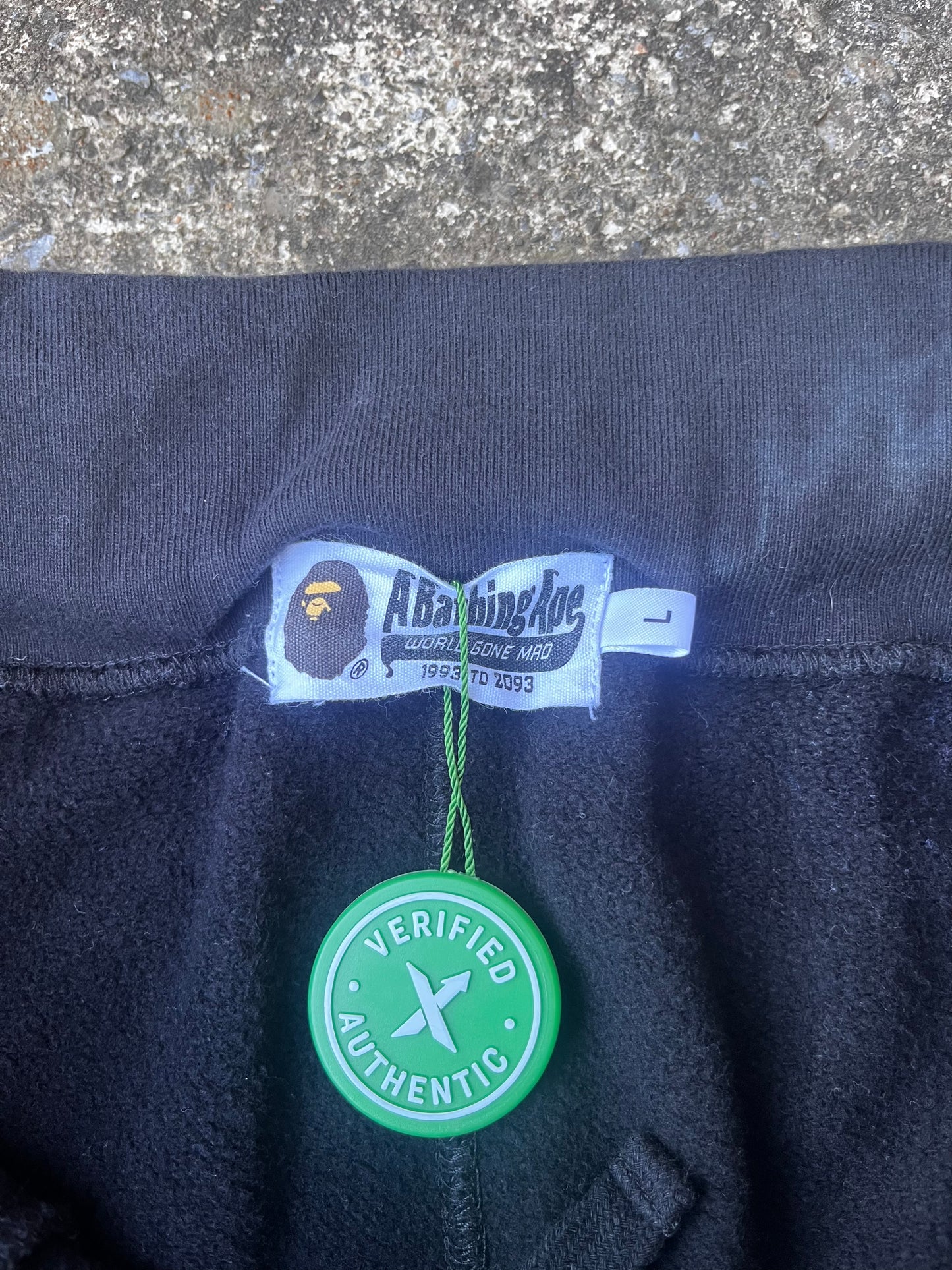 A BATHING APE SWEAT SHORTS (M)