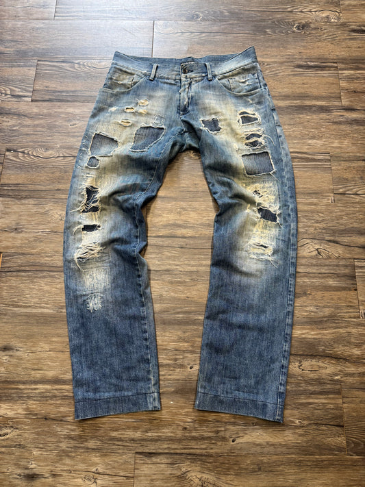 2000’s DOLCE & GABBANA DISTRESSED & REPAIRED LIGHTWASH JEANS (32)