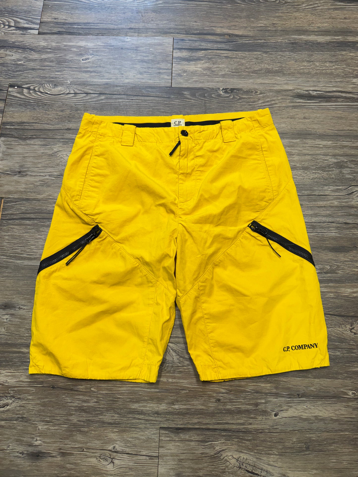 CP COMPANY RIPSTOP BERMUDA CARGO SHORTS (34)