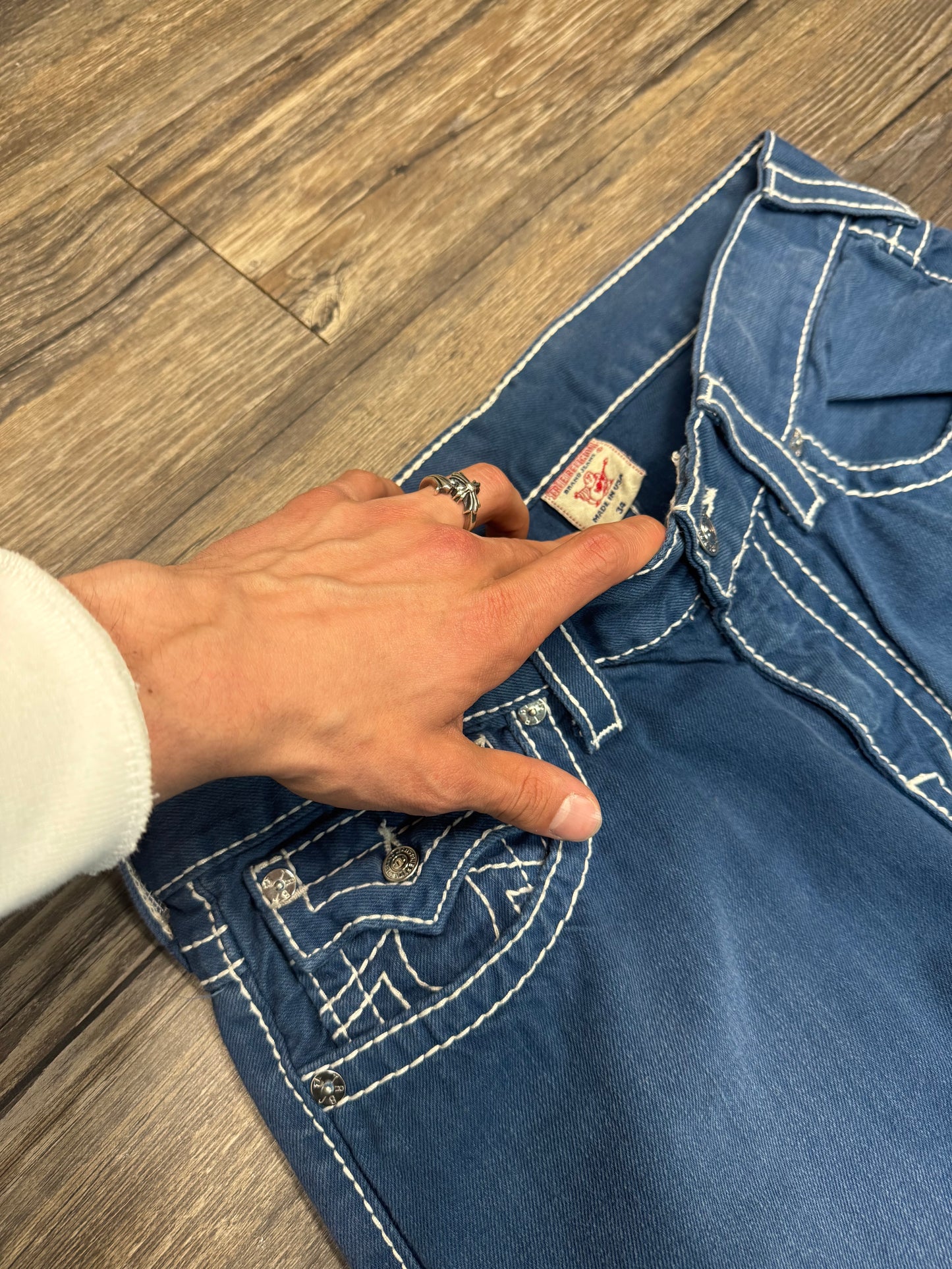 TRUE RELIGION BLUE BOOTCUT FLAP POCKET JEANS (34)