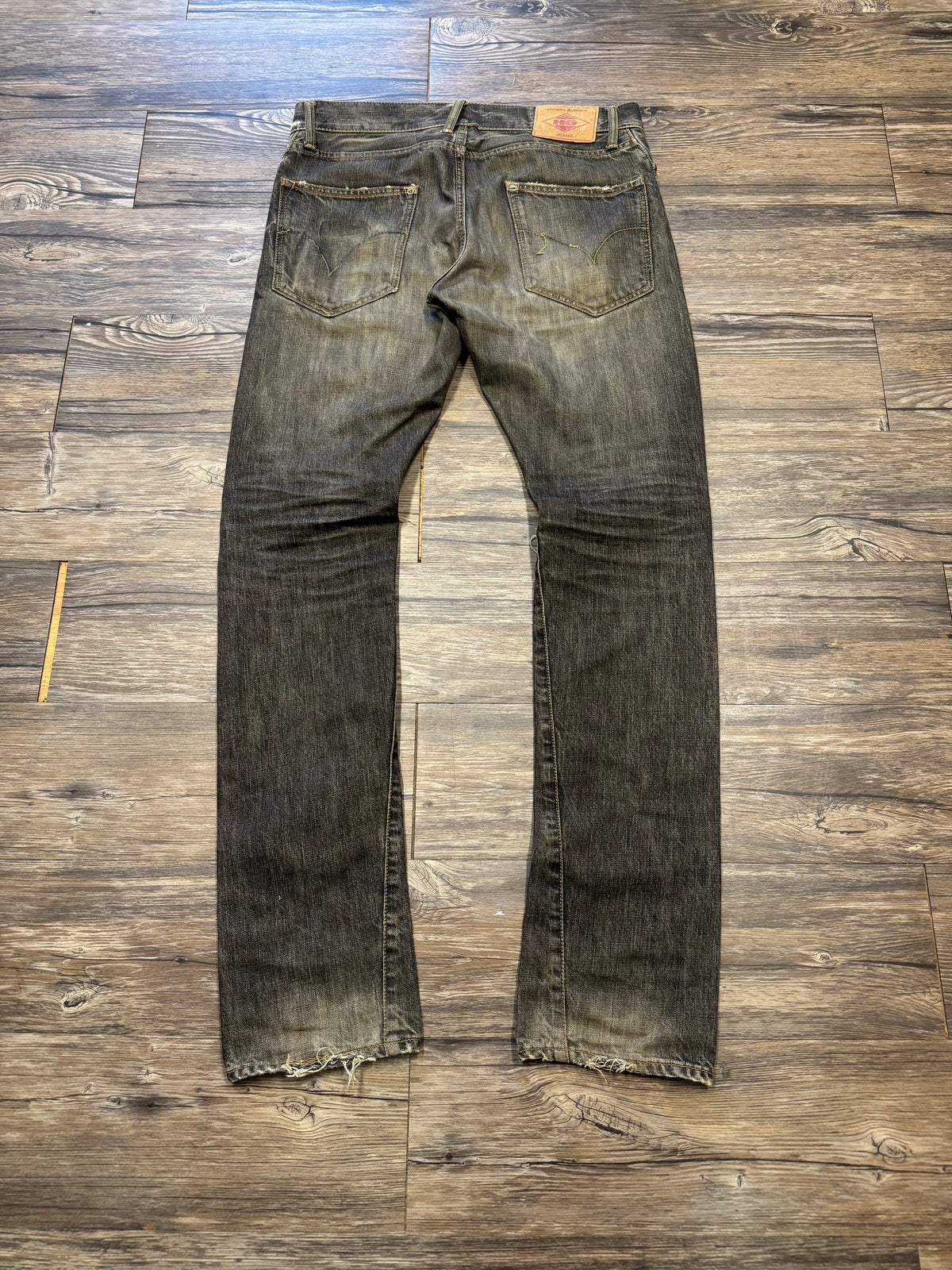 HYSTERIC GLAMOUR FADED & DISTRESSED STUDDED ‘BREAK IT UP’ JEANS (32)