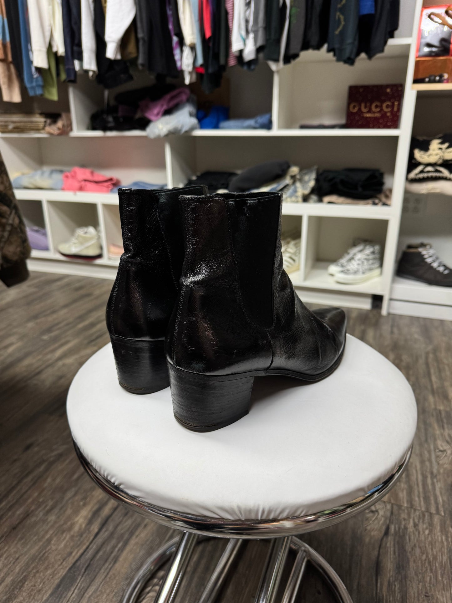 SAINT LAURENT HEDI SLIMANE 60S BLACK PATENT CHELSEA BOOTS (44.5)