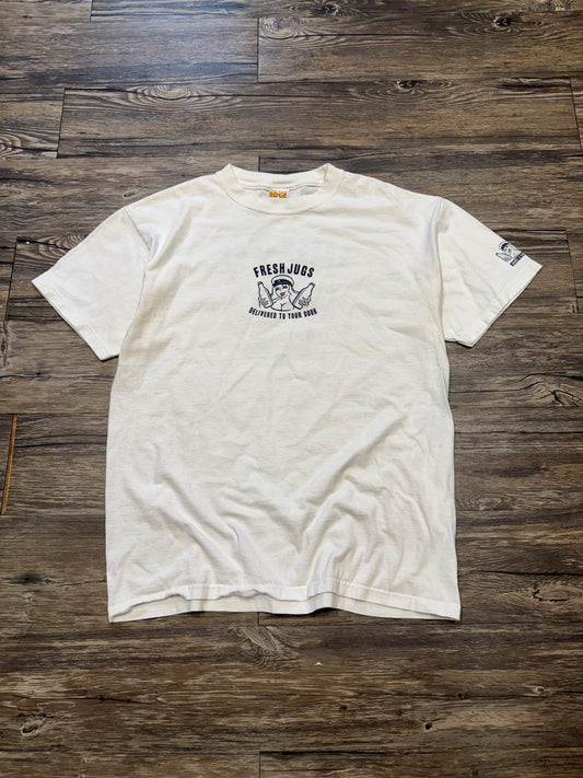 VINTAGE "FRESH JUGS" GRAPHIC T-SHIRT (M)
