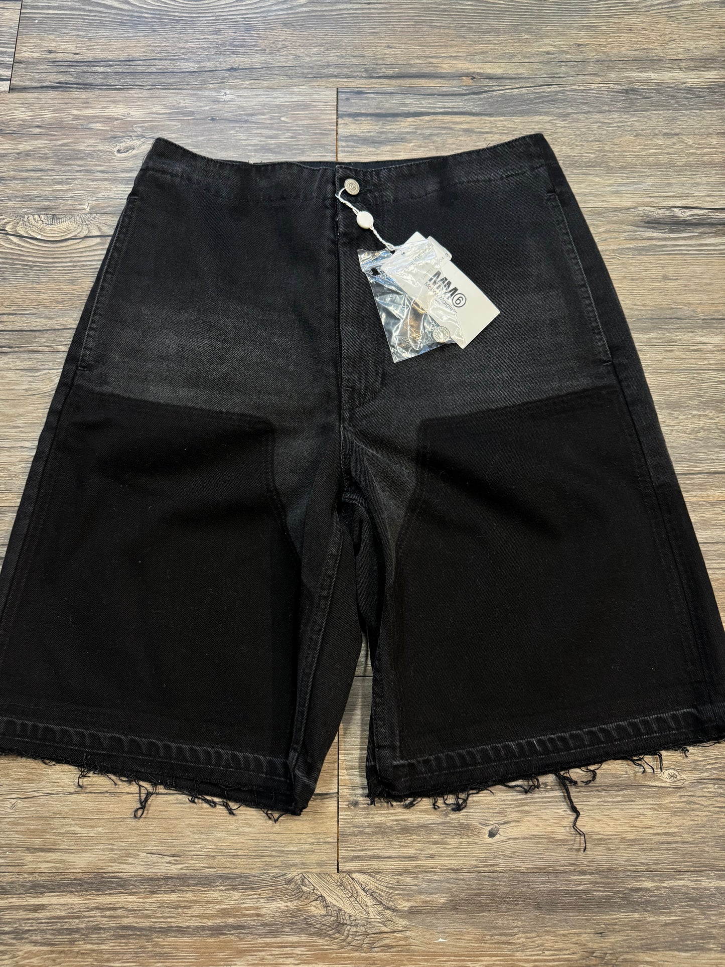 MM6 DOUBLE KNEE CUTOFF JORTS (32)