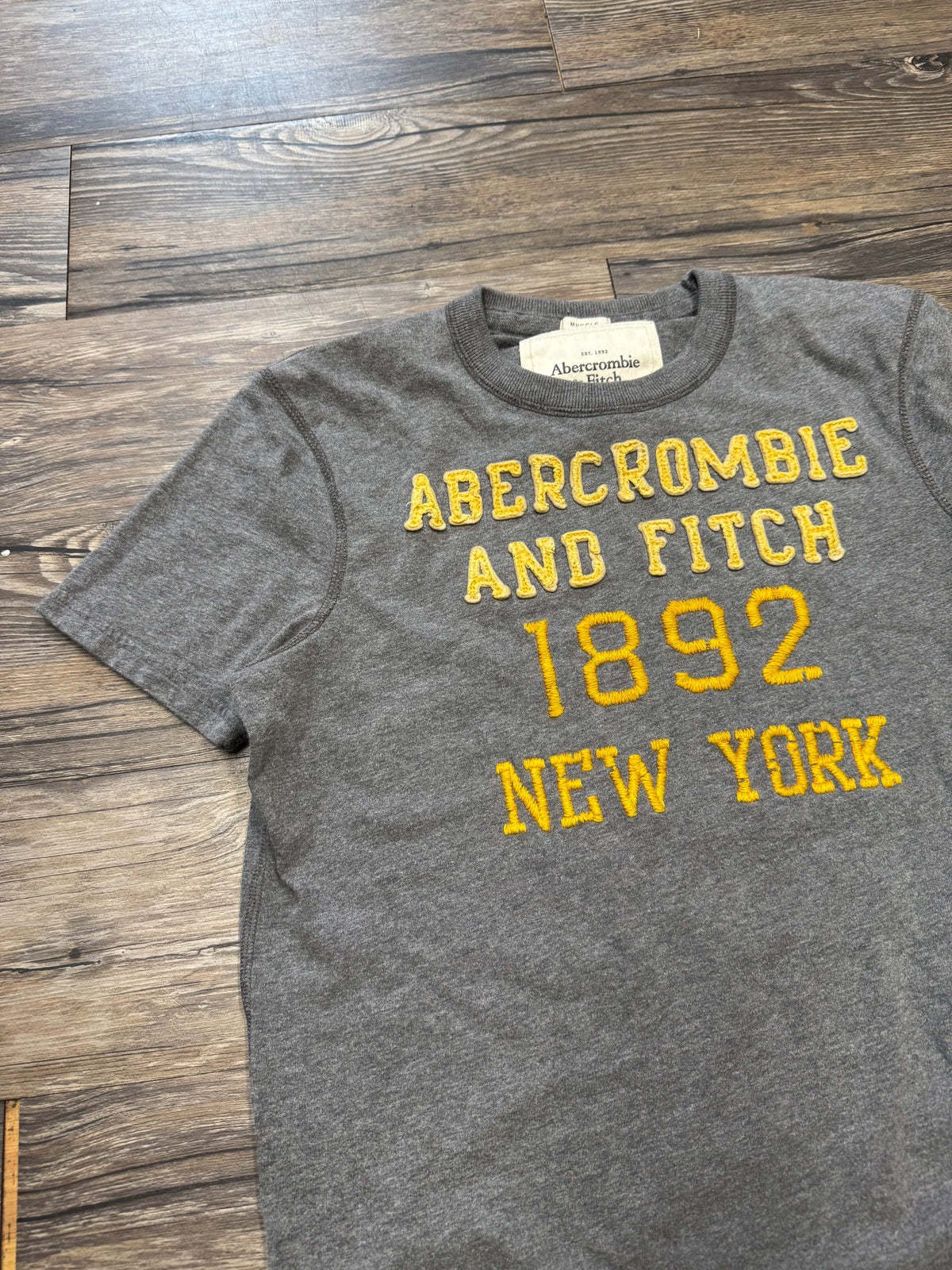 ABERCROMBIE & FITCH 1892 NEW YORK T-SHIRT (M)