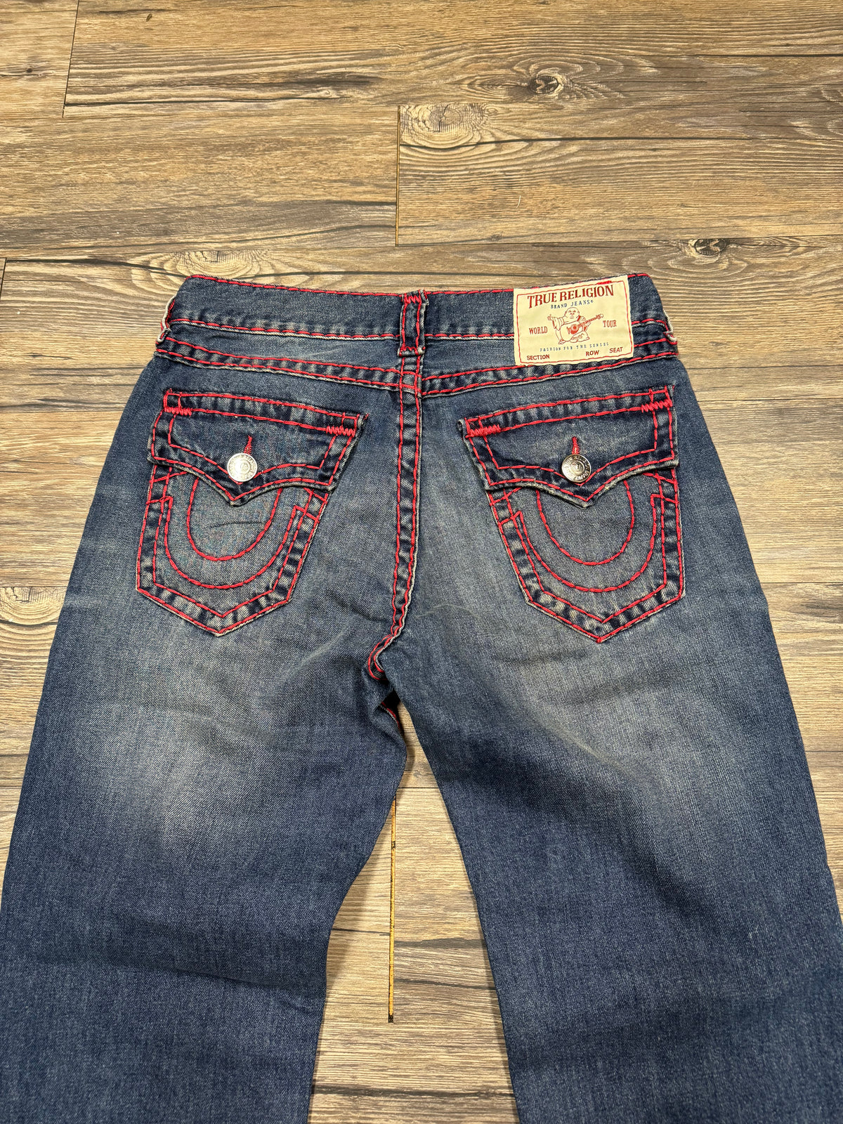TRUE RELIGION DARK WASH BILLY RELAXED BOOTCUT RED STITCH JEANS (30)